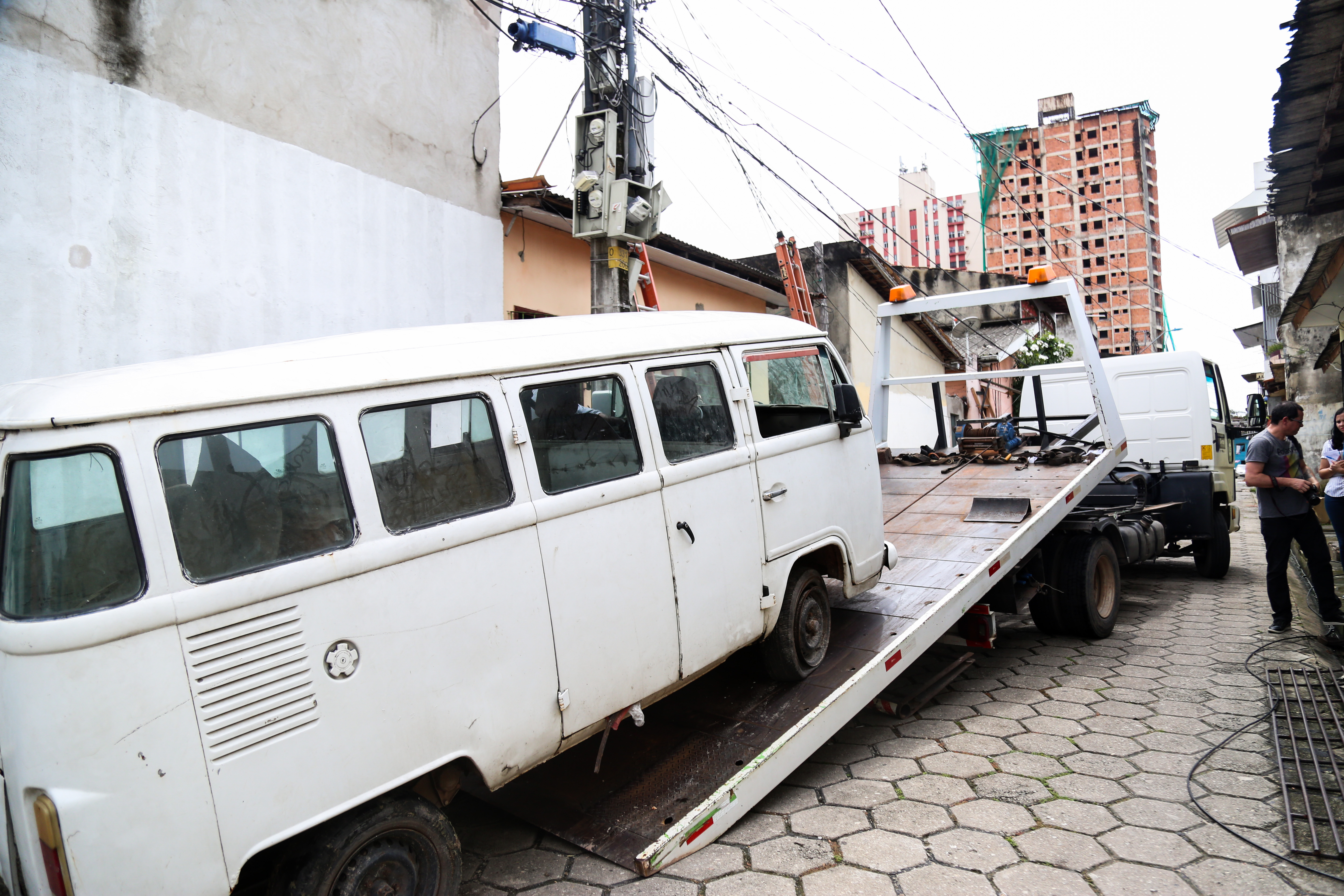 Operação recolhe sucatas abandonadas na via pública