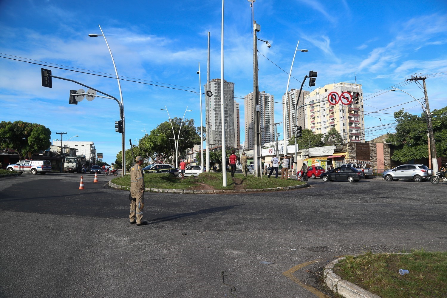 Alteração de trânsito na rotatória da avenida João Paulo II já começou a valer