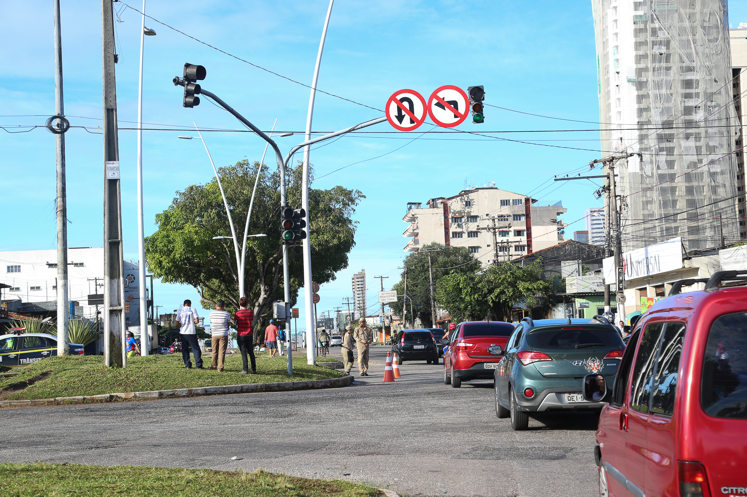 Alteração de trânsito na rotatória da avenida João Paulo II já começou a valer