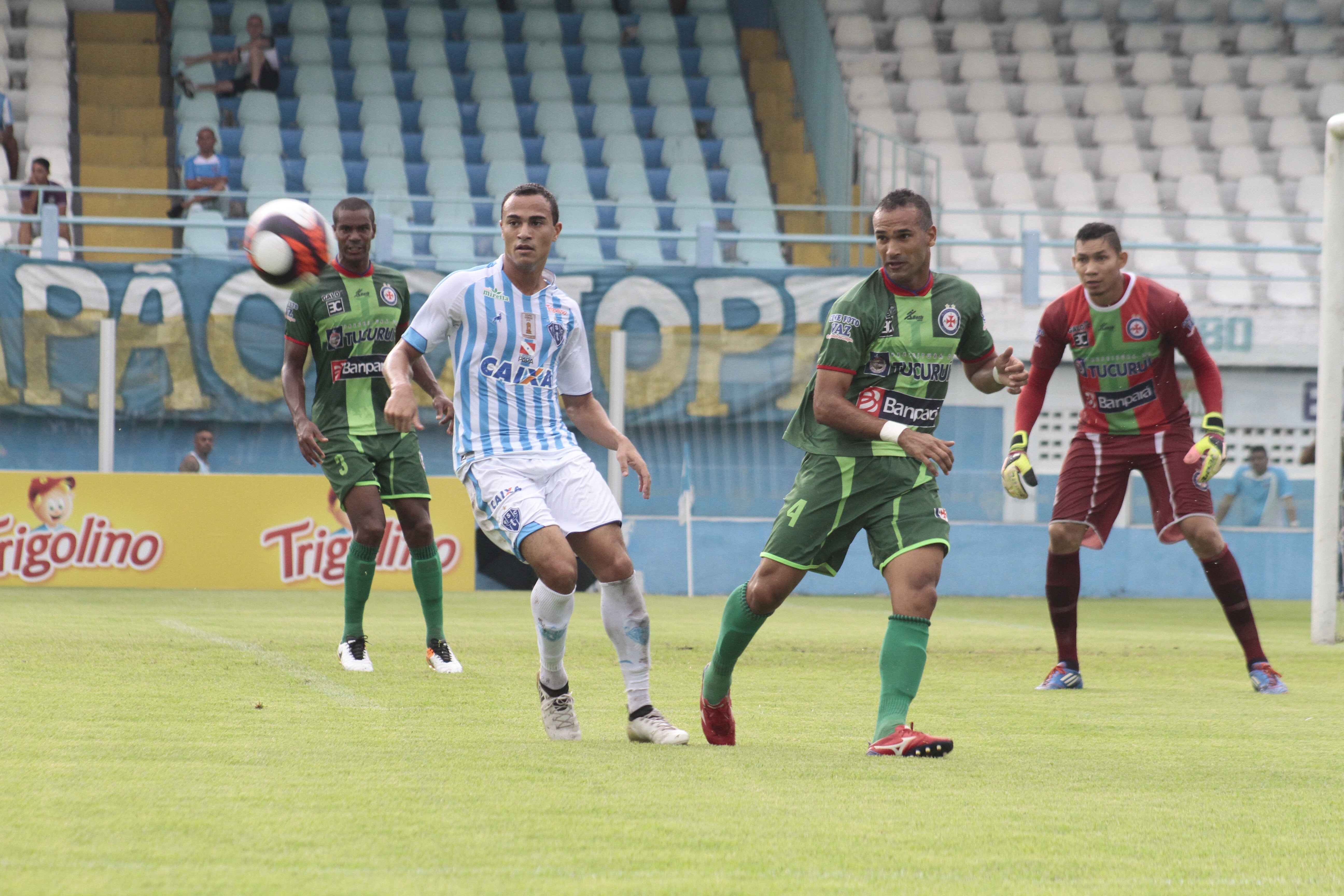 Alunos de escola municipal realizam sonho de assistir campeonato de futebol