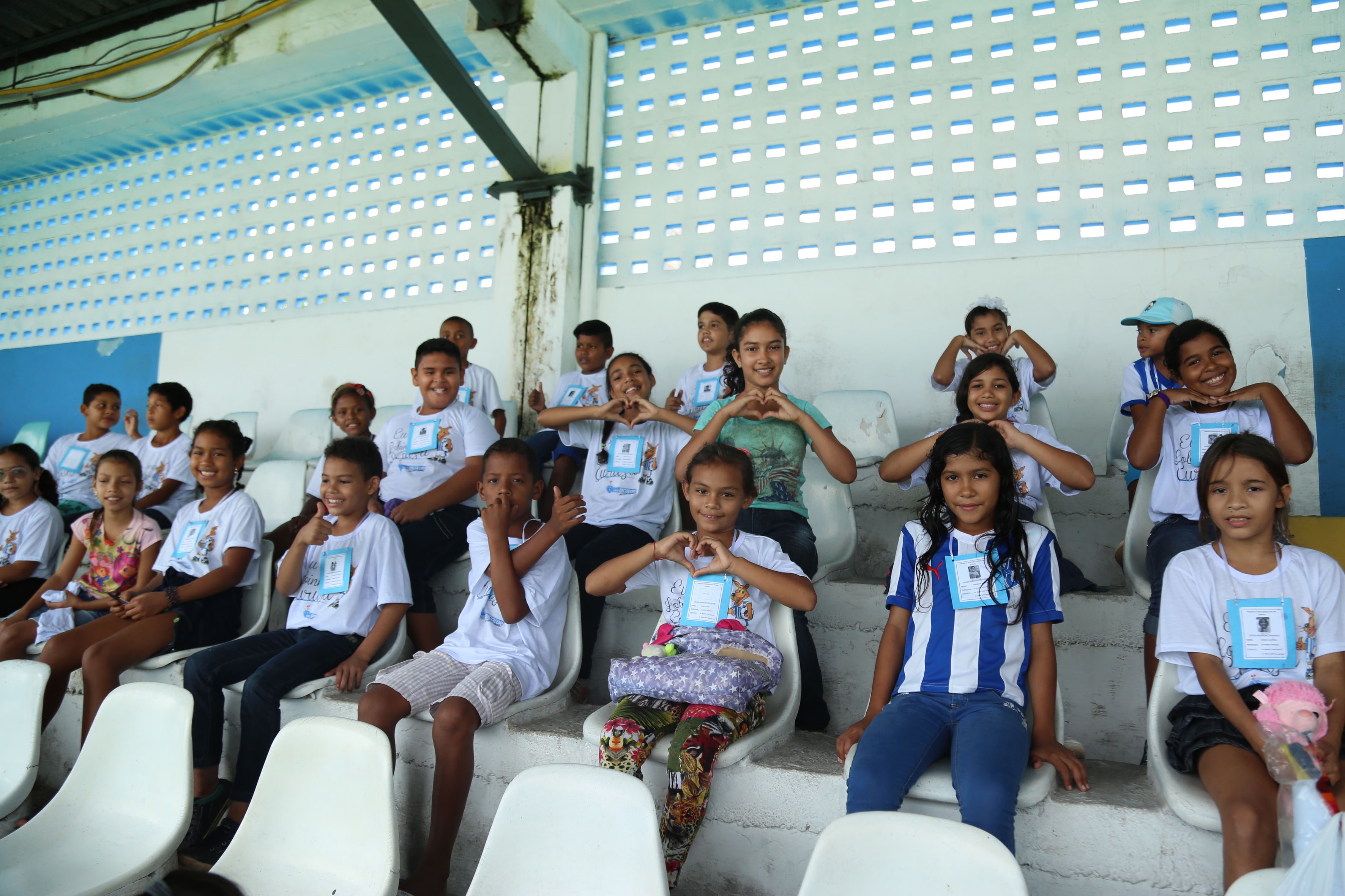 Alunos de escola municipal realizam sonho de assistir campeonato de futebol