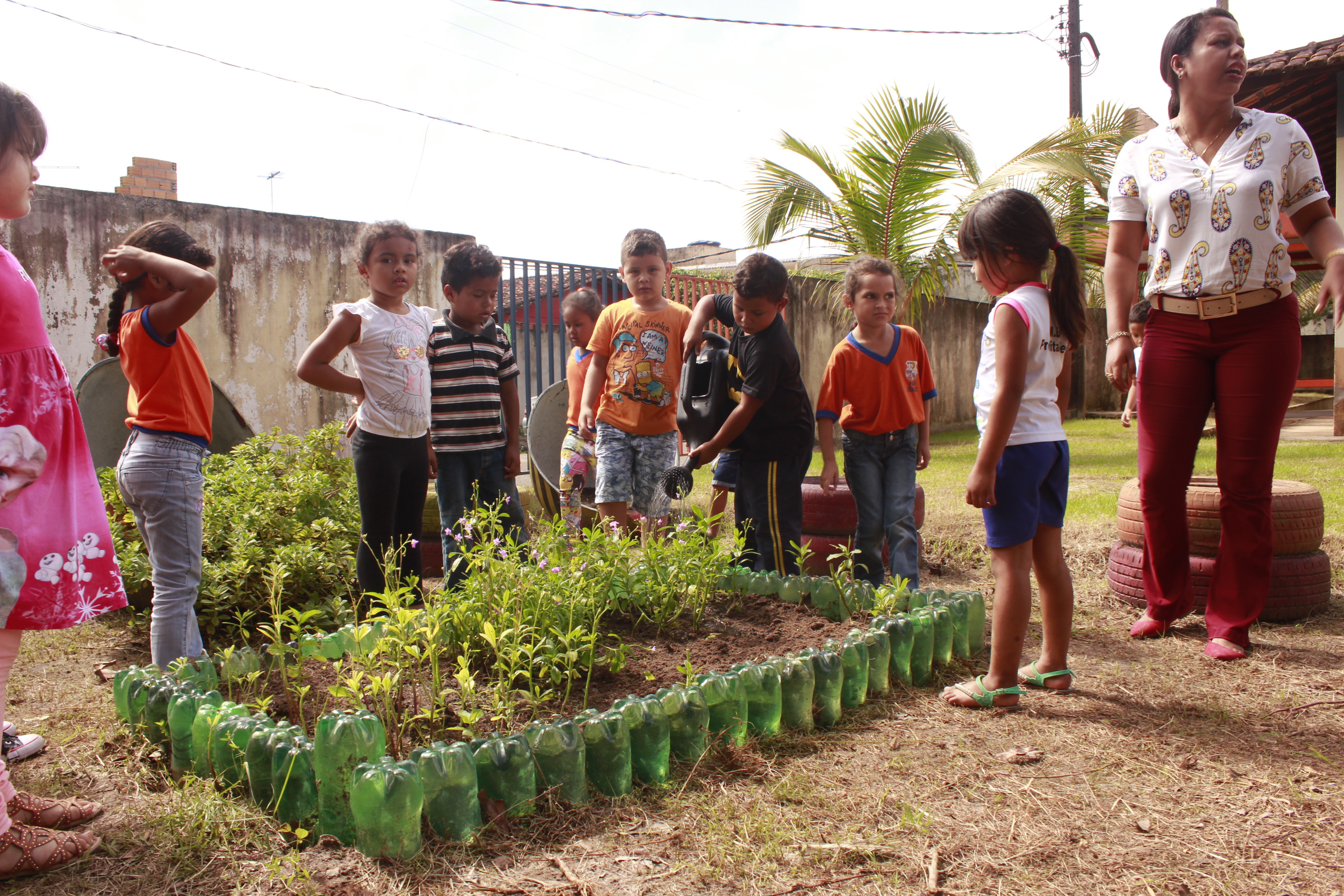 Escola mobiliza comunidade para o problema do lixo