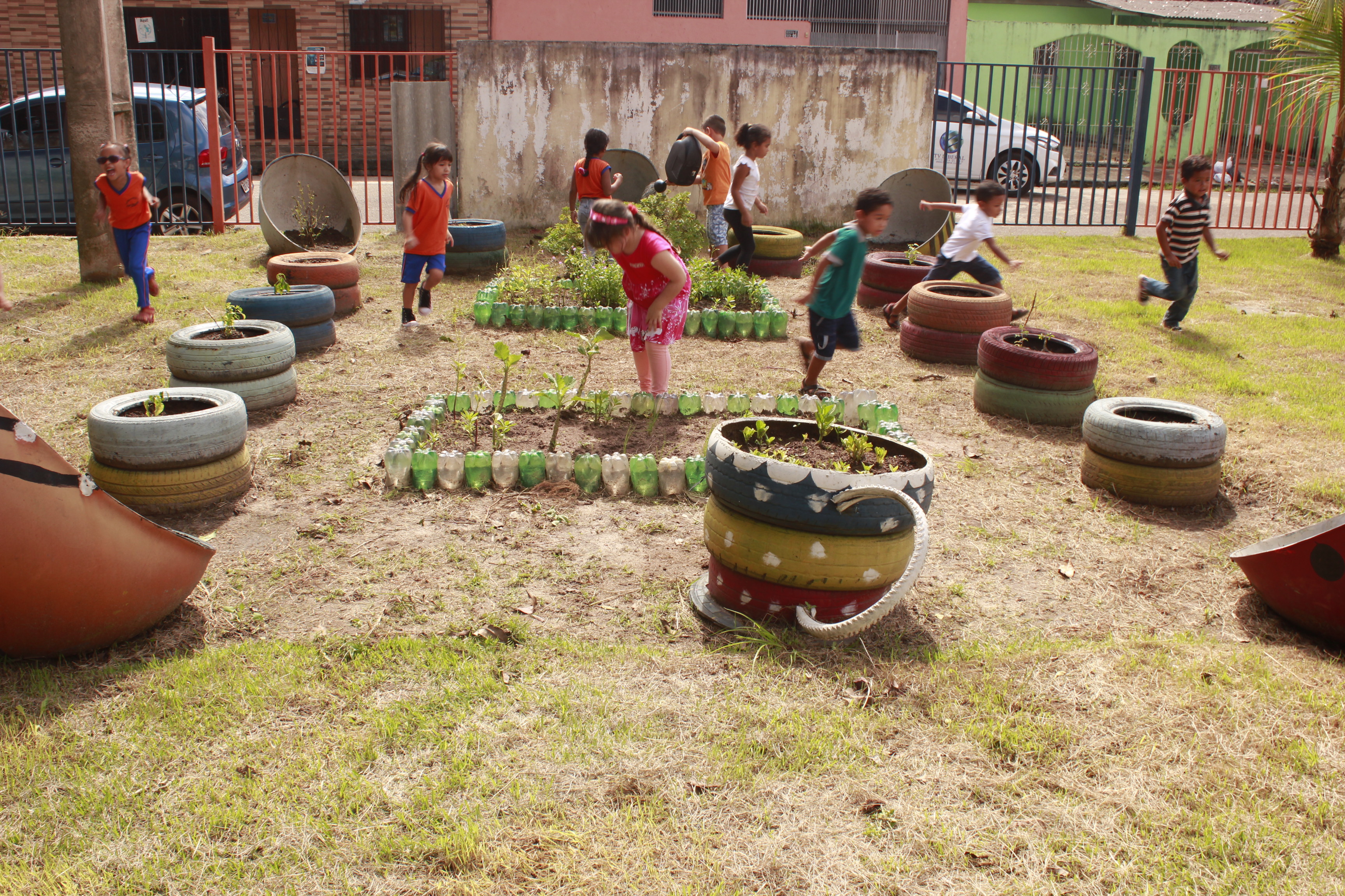 Escola mobiliza comunidade para o problema do lixo