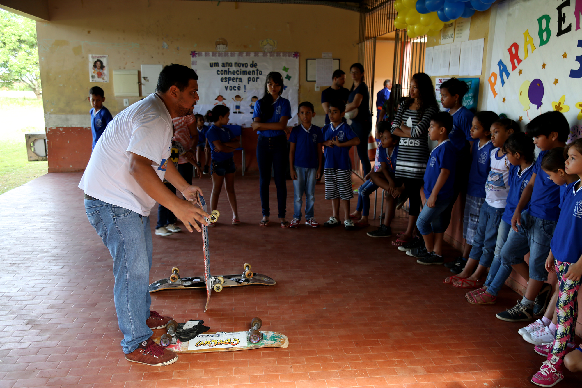 Prefeitura leva aulas de judô e skate a alunos do bairro da Terra Firme