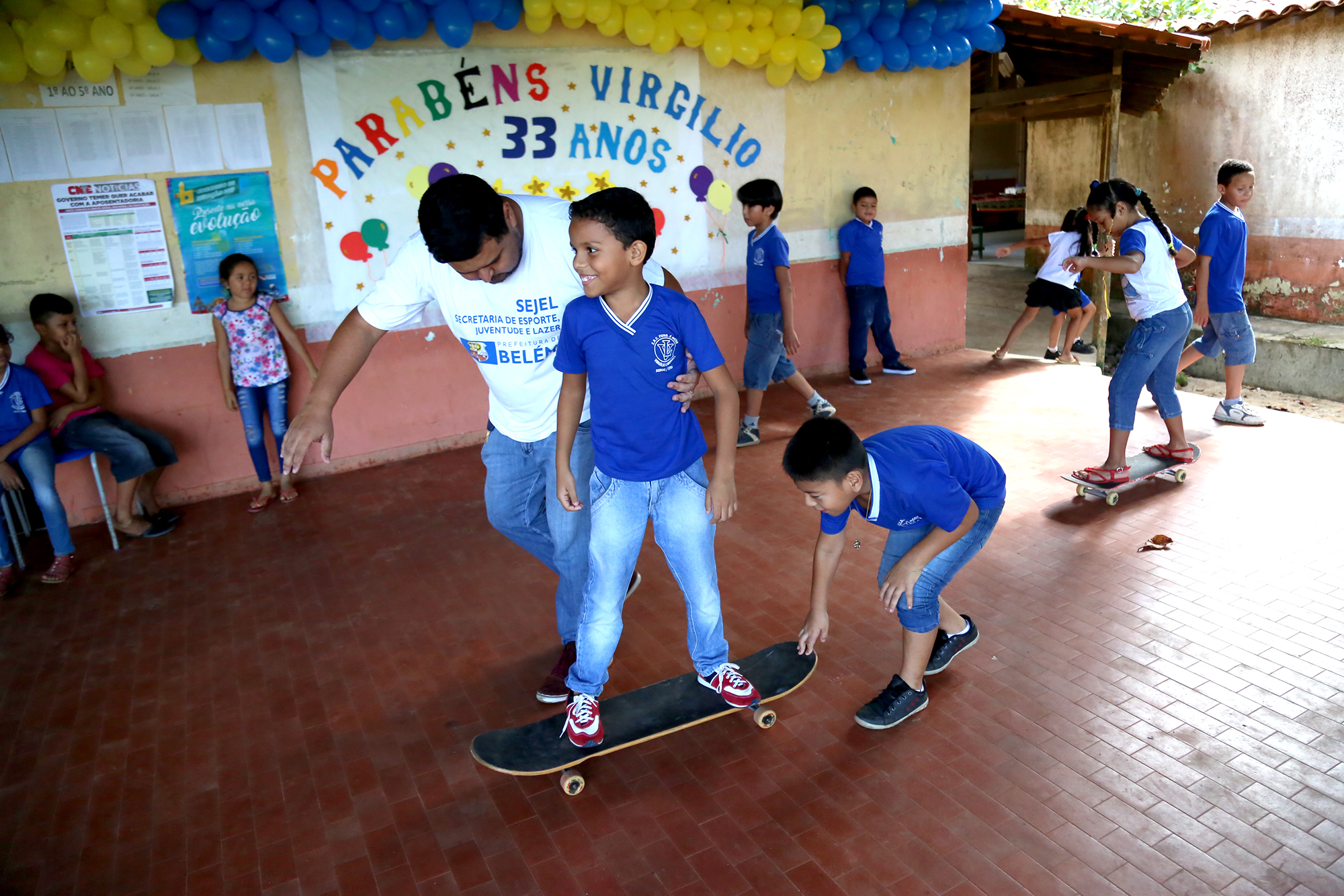 Prefeitura leva aulas de judô e skate a alunos do bairro da Terra Firme