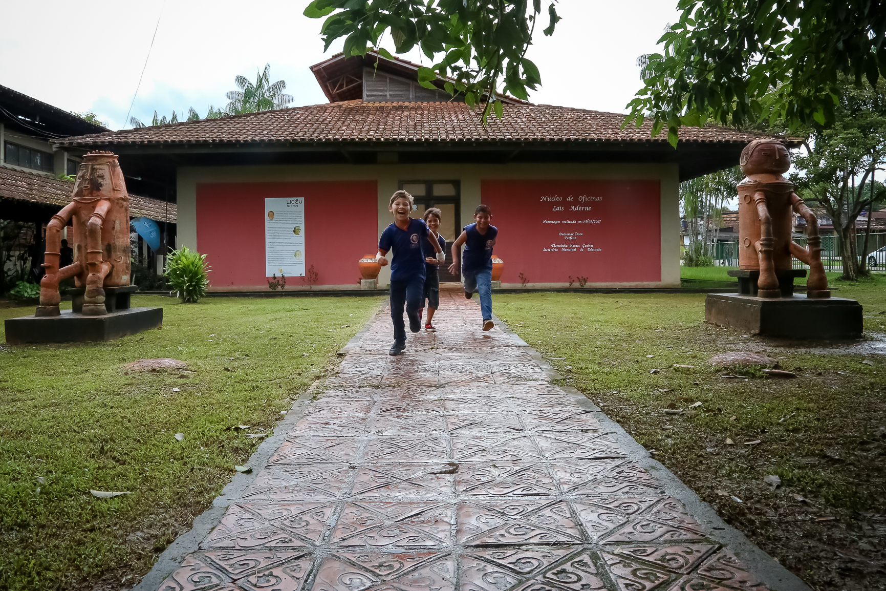 Alunos de escola municipal de Icoaraci usam matemática, arte e cultura para produzir joias