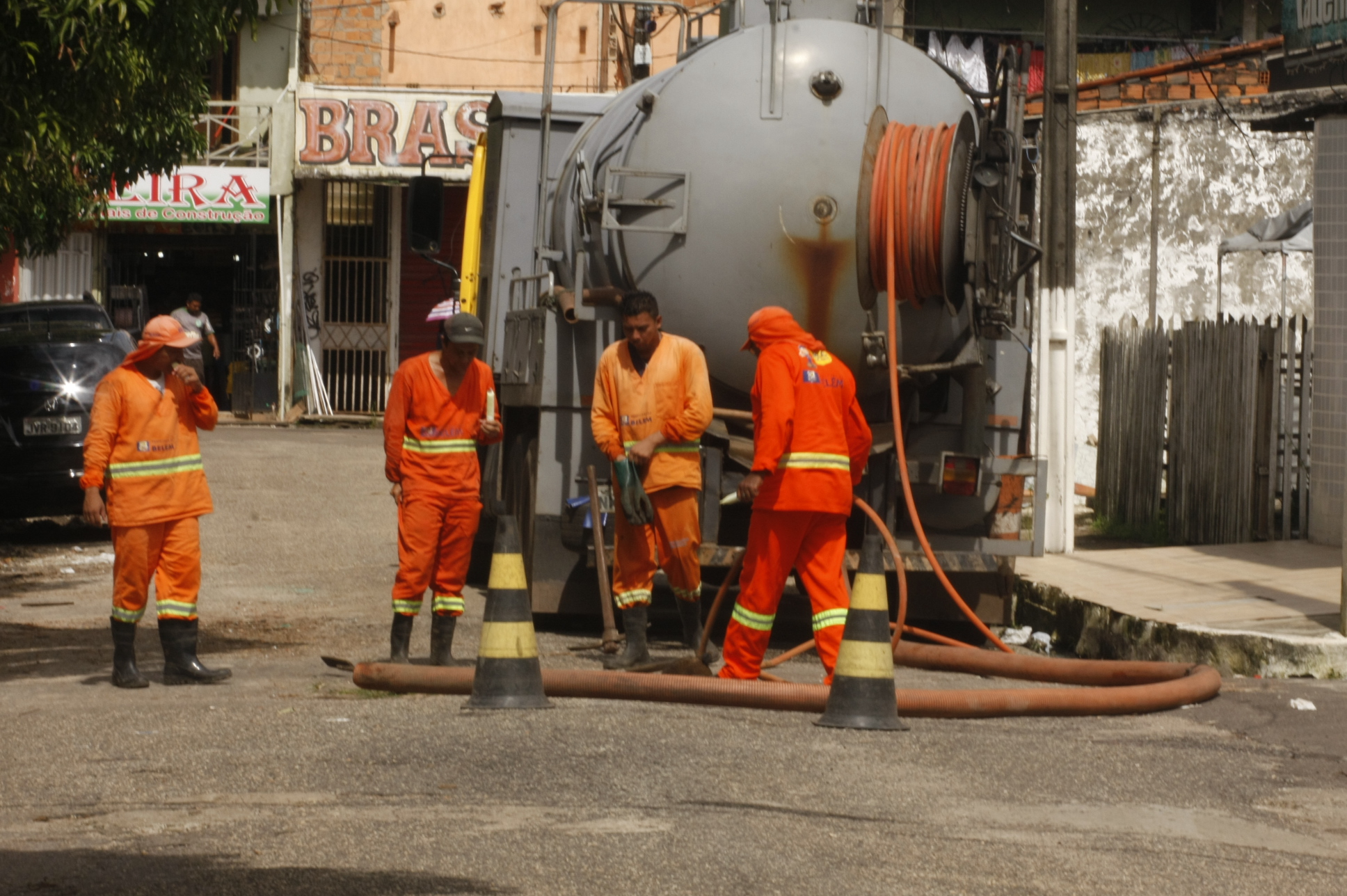 Prefeitura realiza mutirão de limpeza e recuperação asfáltica no Tenoné