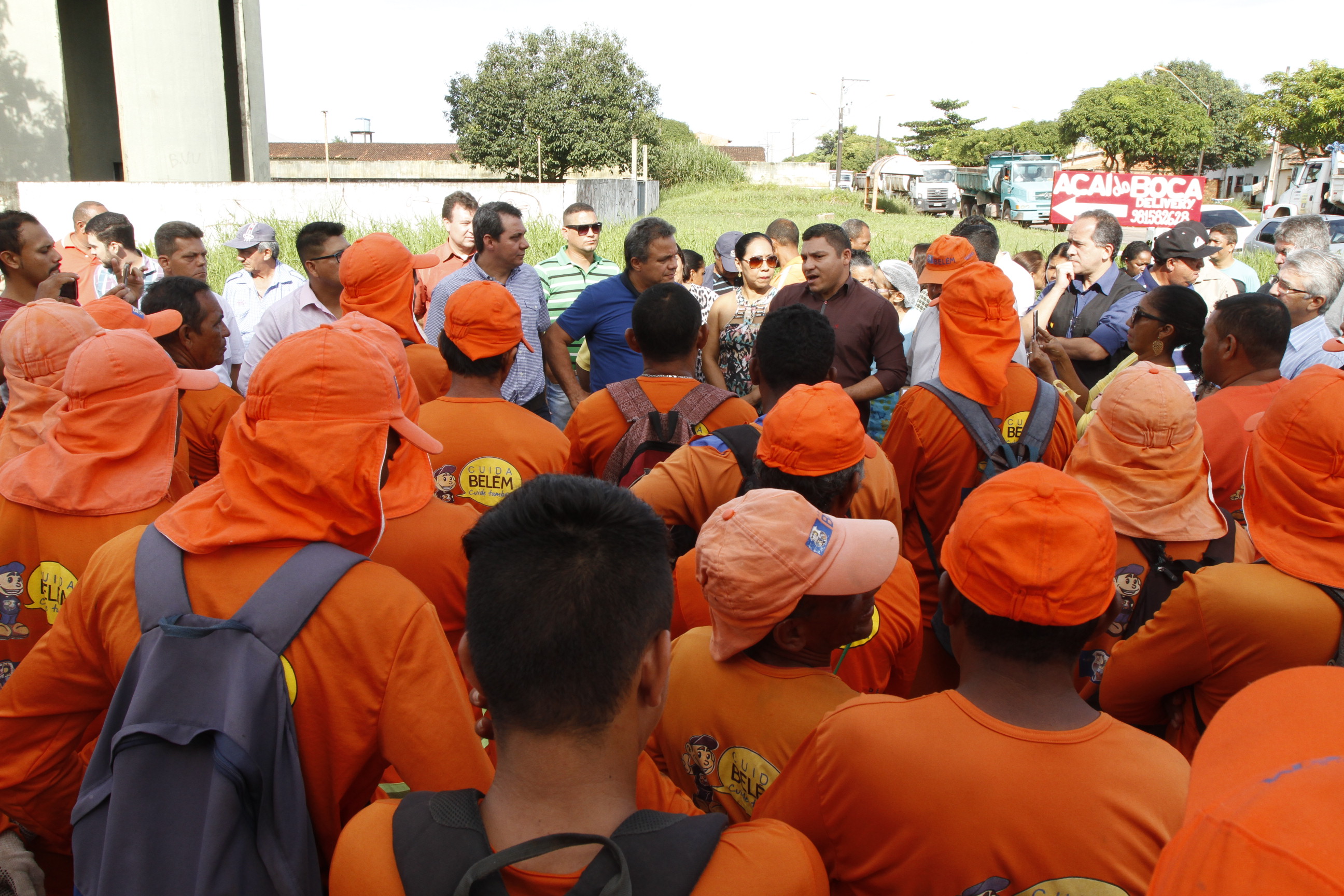 Prefeitura realiza mutirão de limpeza e recuperação asfáltica no Tenoné