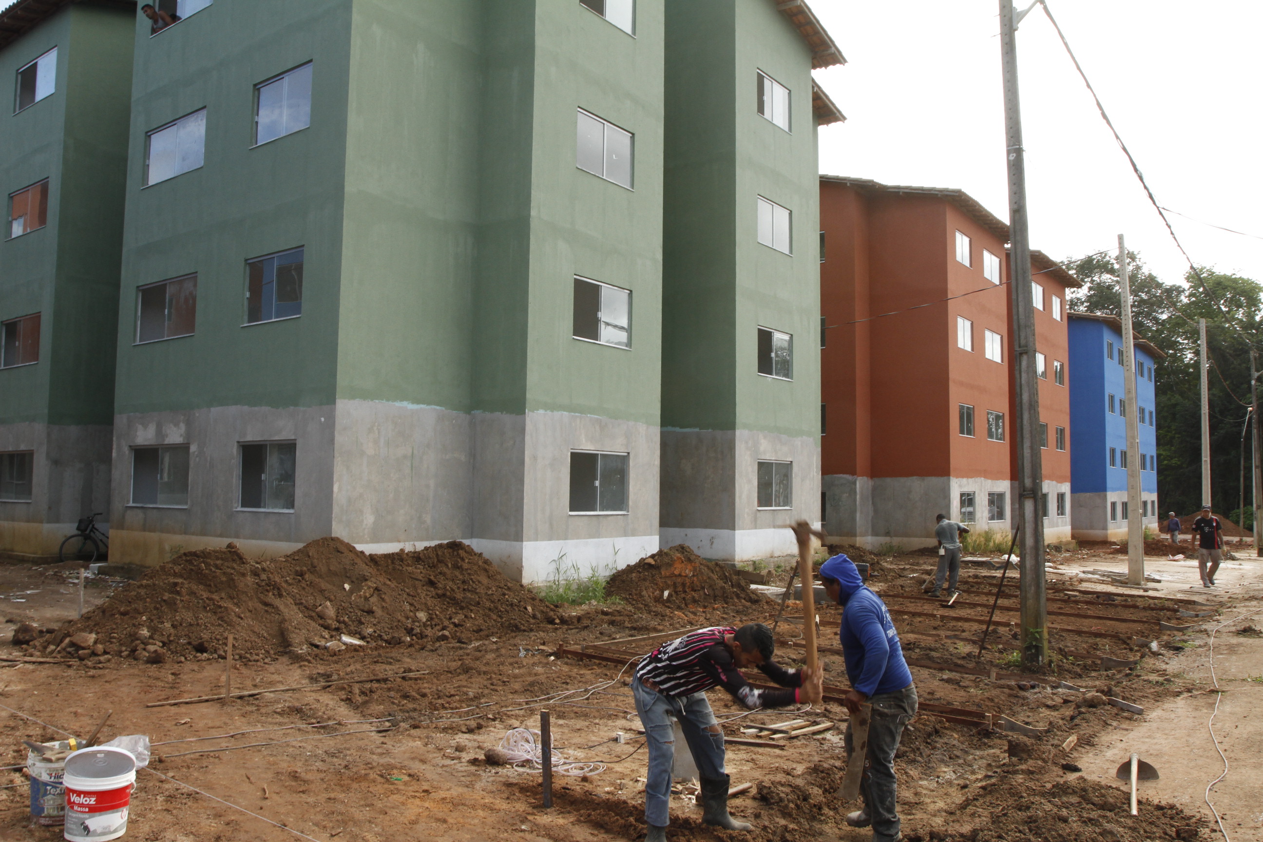 Prefeitura realiza mutirão de limpeza e recuperação asfáltica no Tenoné