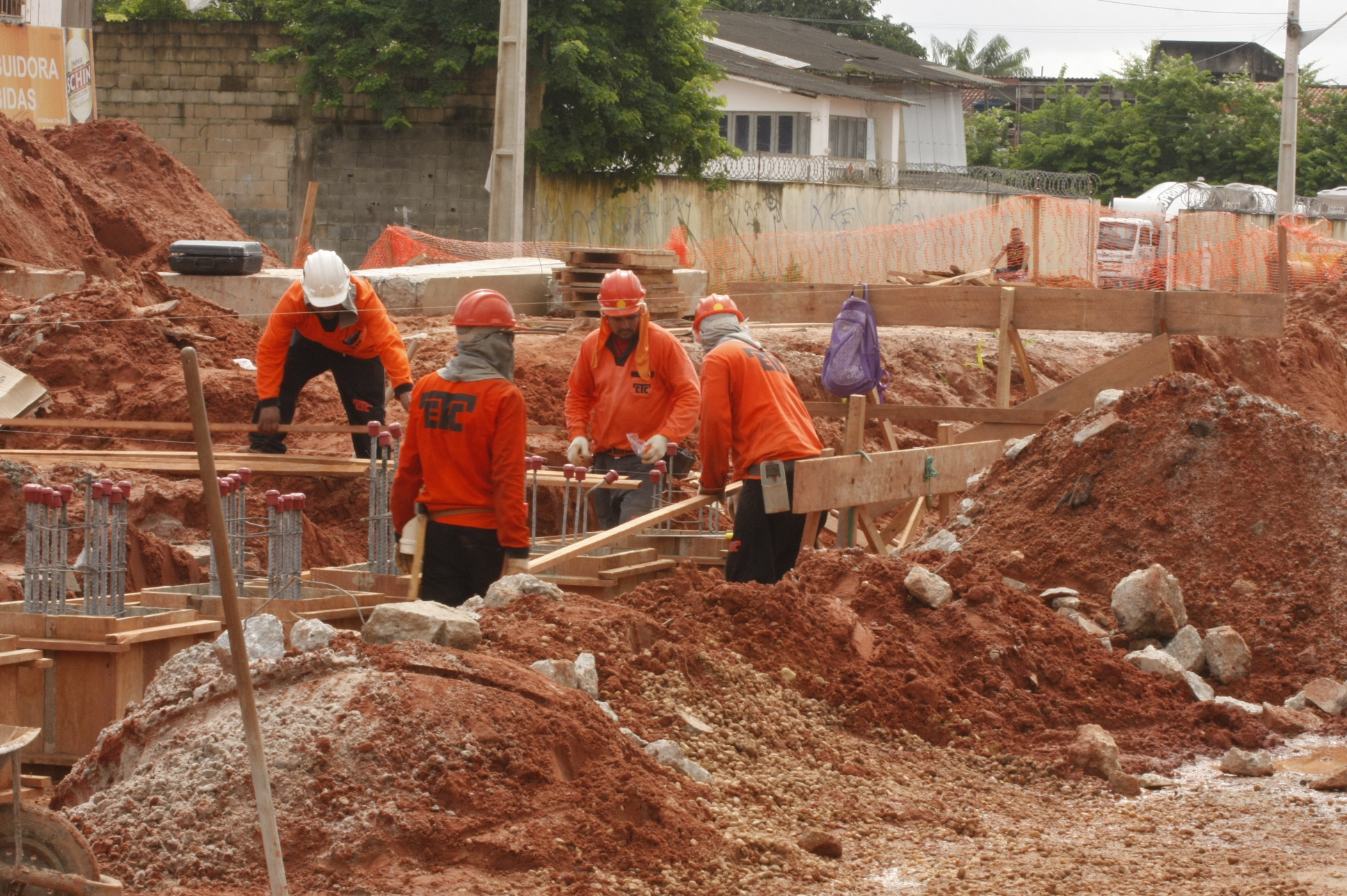 Obras de duplicação avançam e alteram trânsito na avenida Bernardo Sayão