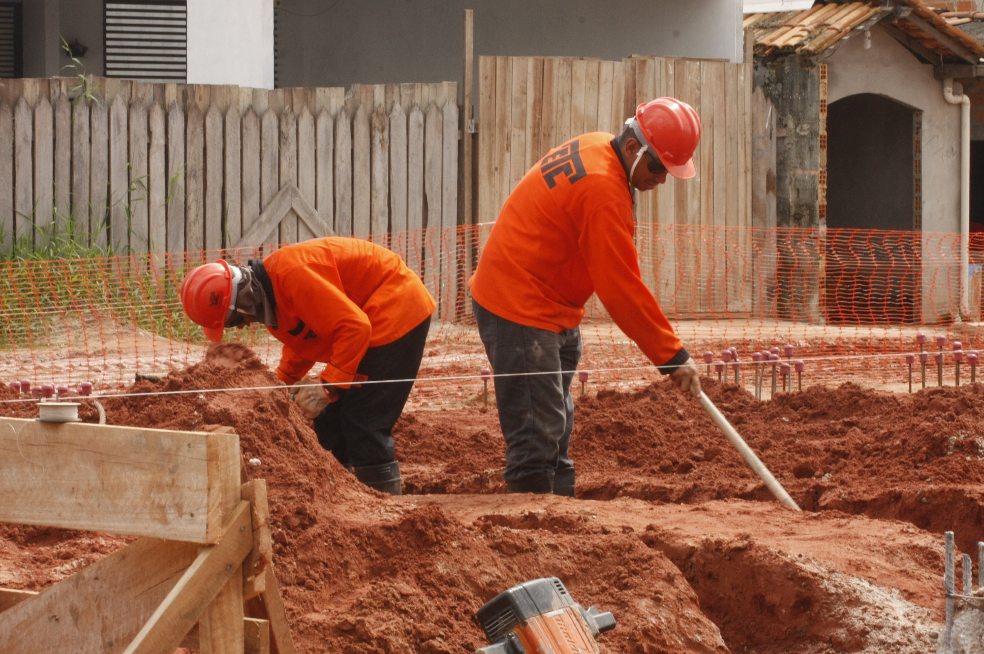 Prefeito de Belém e vereadores fiscalizam obras nos bairros do Guamá e São Brás