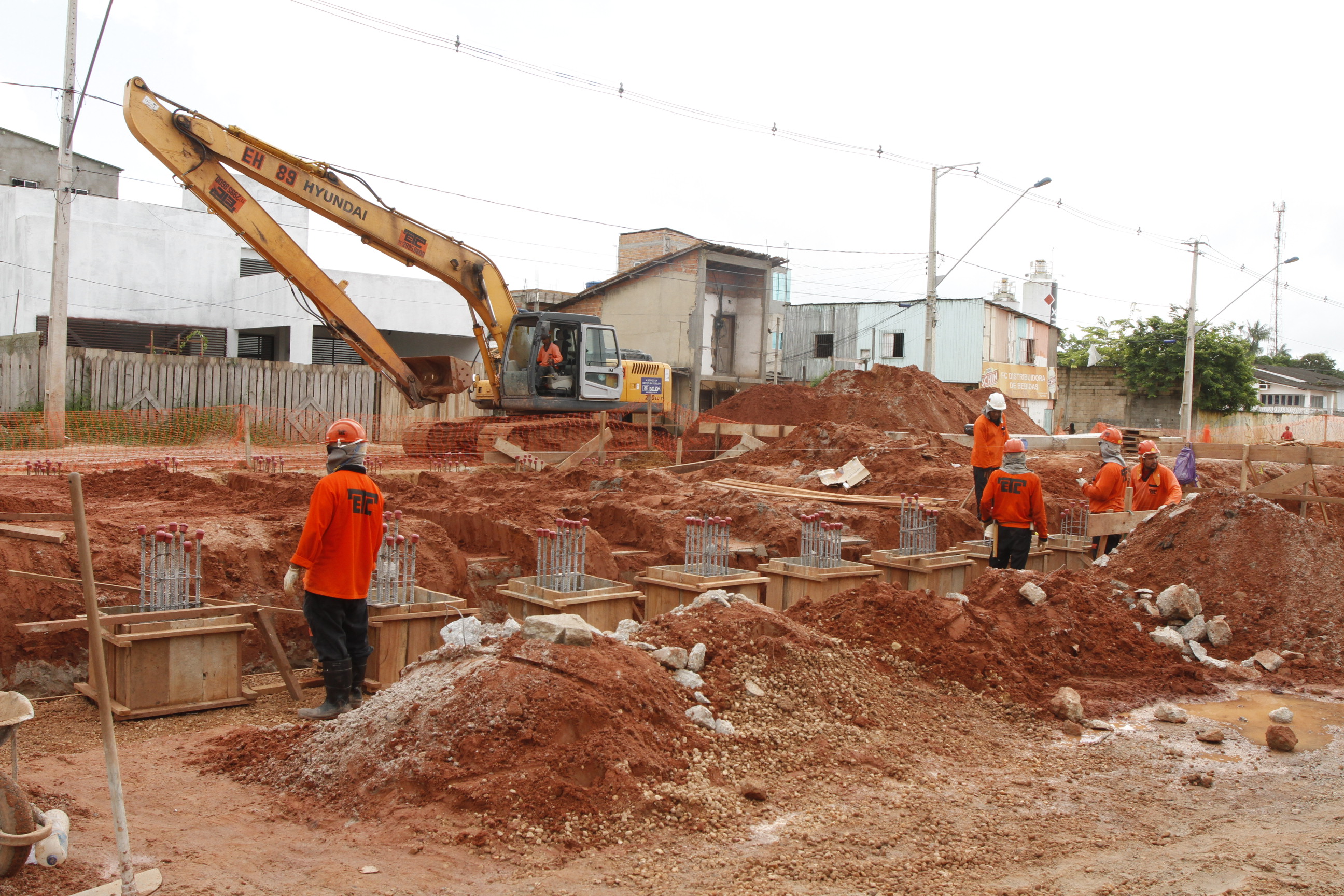 Prefeito de Belém e vereadores fiscalizam obras nos bairros do Guamá e São Brás