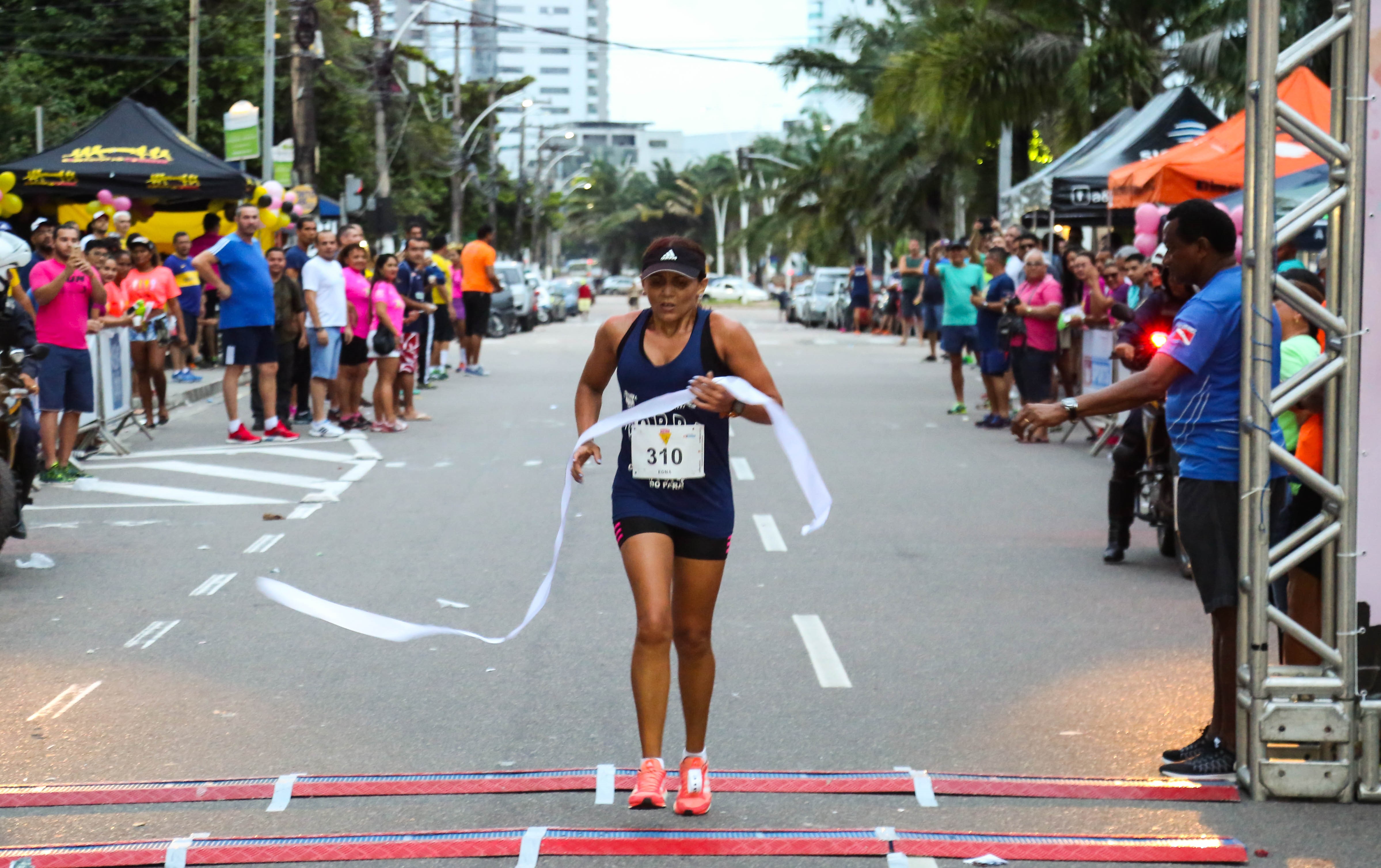 Corrida da Mulher reúne quase 2 mil atletas em Belém