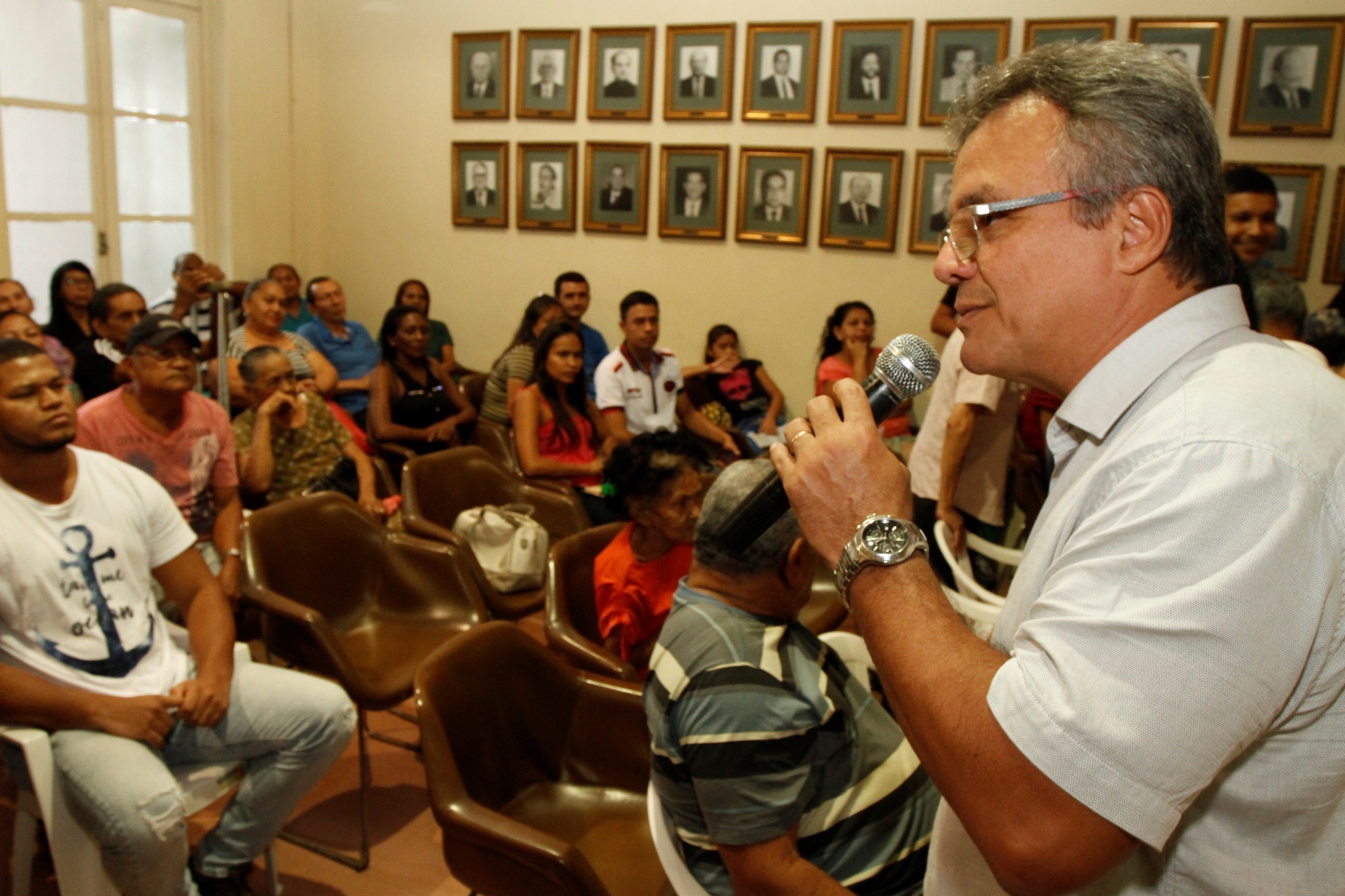 Parceria entre Prefeitura e Governo do Estado contempla 50 famílias com cheques moradia