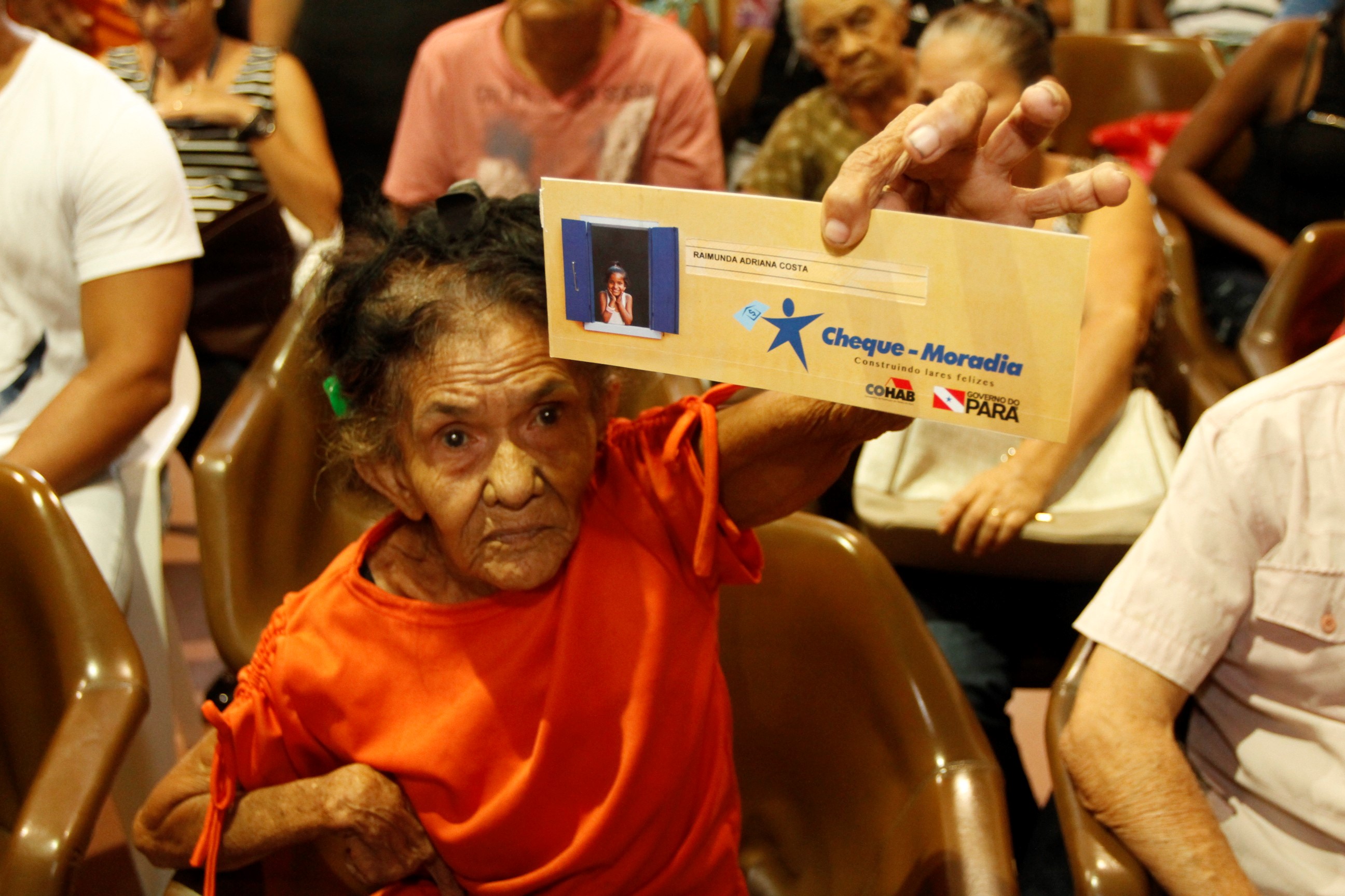 Parceria entre Prefeitura e Governo do Estado contempla 50 famílias com cheques moradia