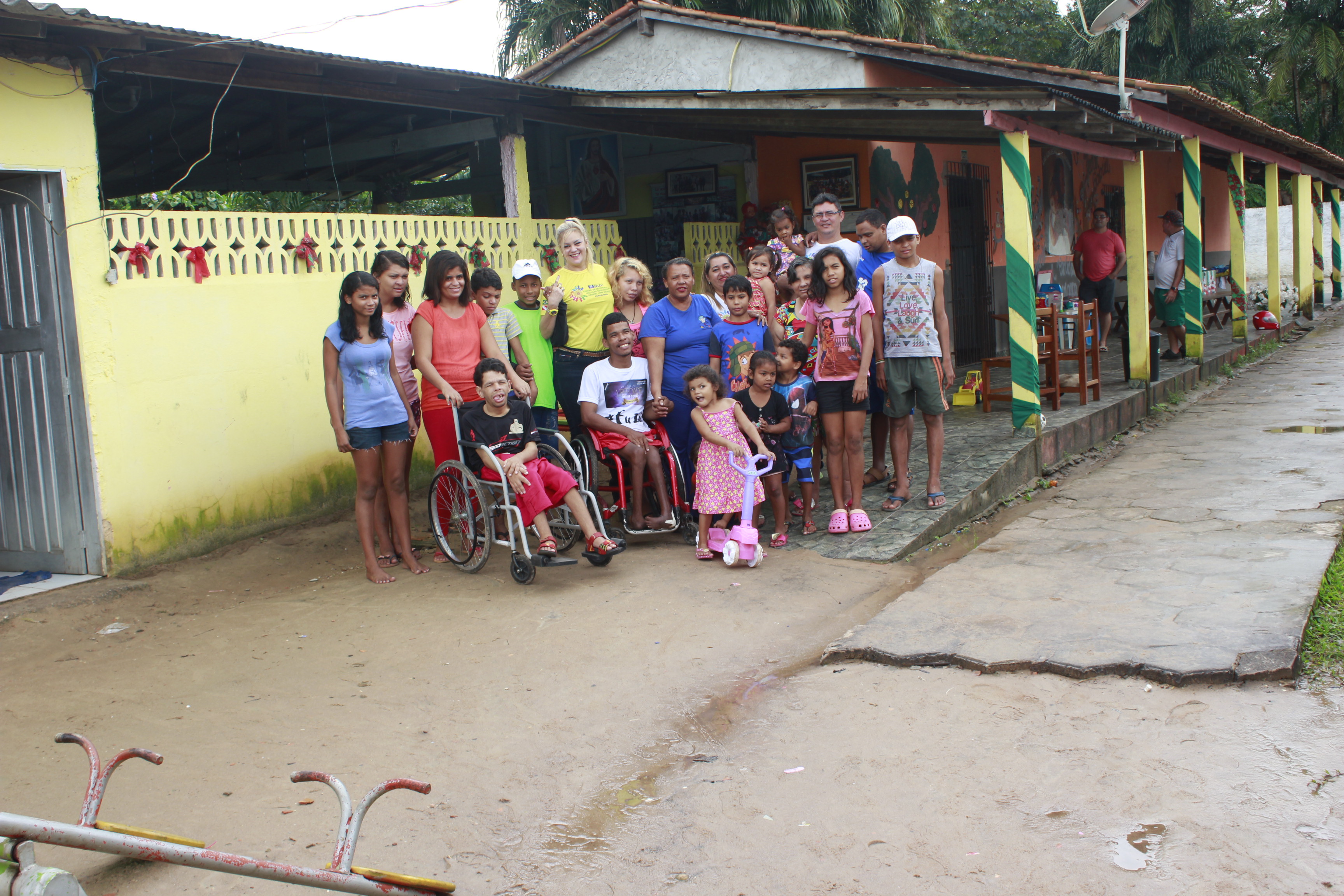 Abrigo acolhe jovens com deficiência e emociona o Brasil