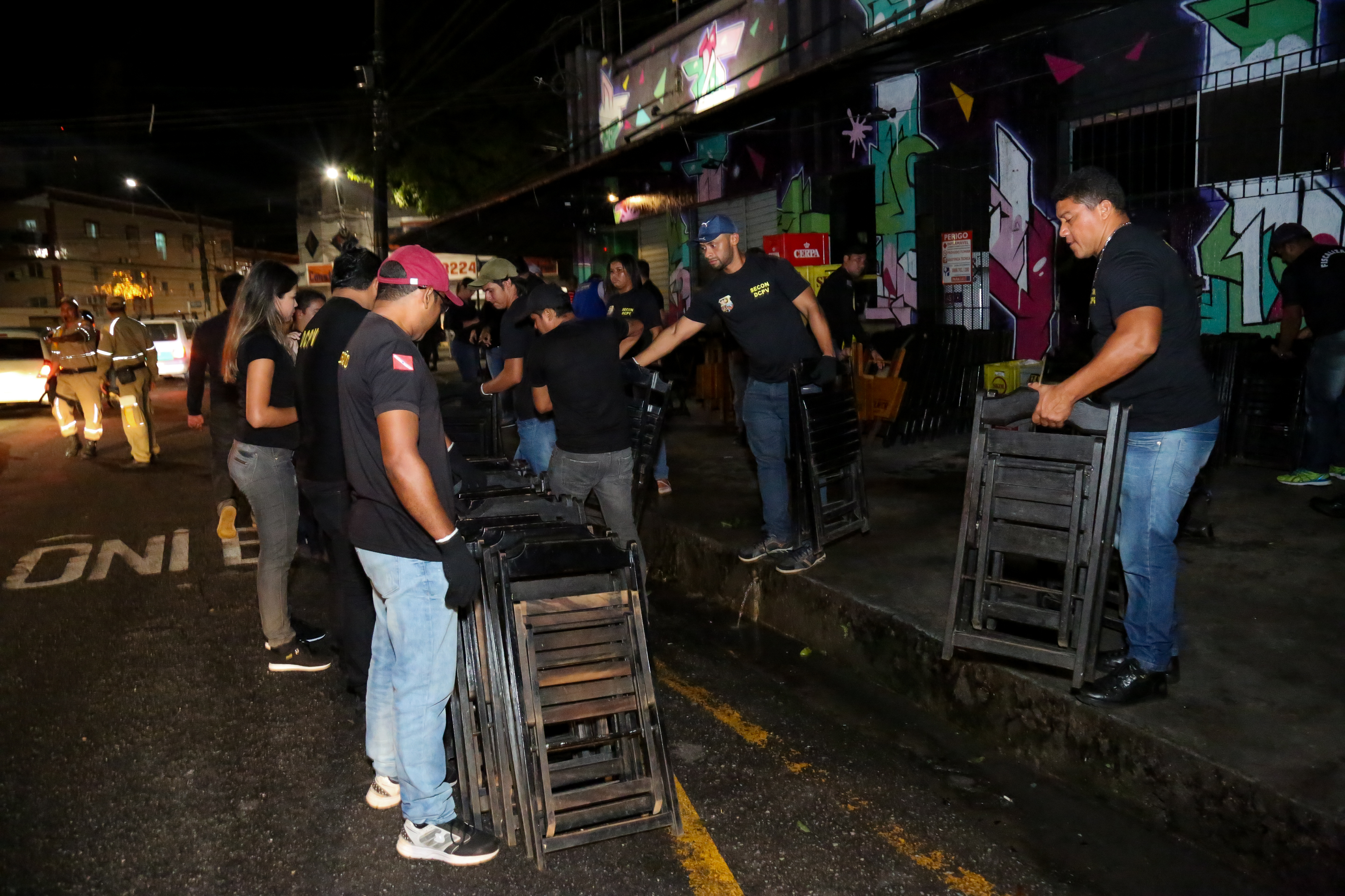 Ação de ordenamento em bares libera calçada para pedestres