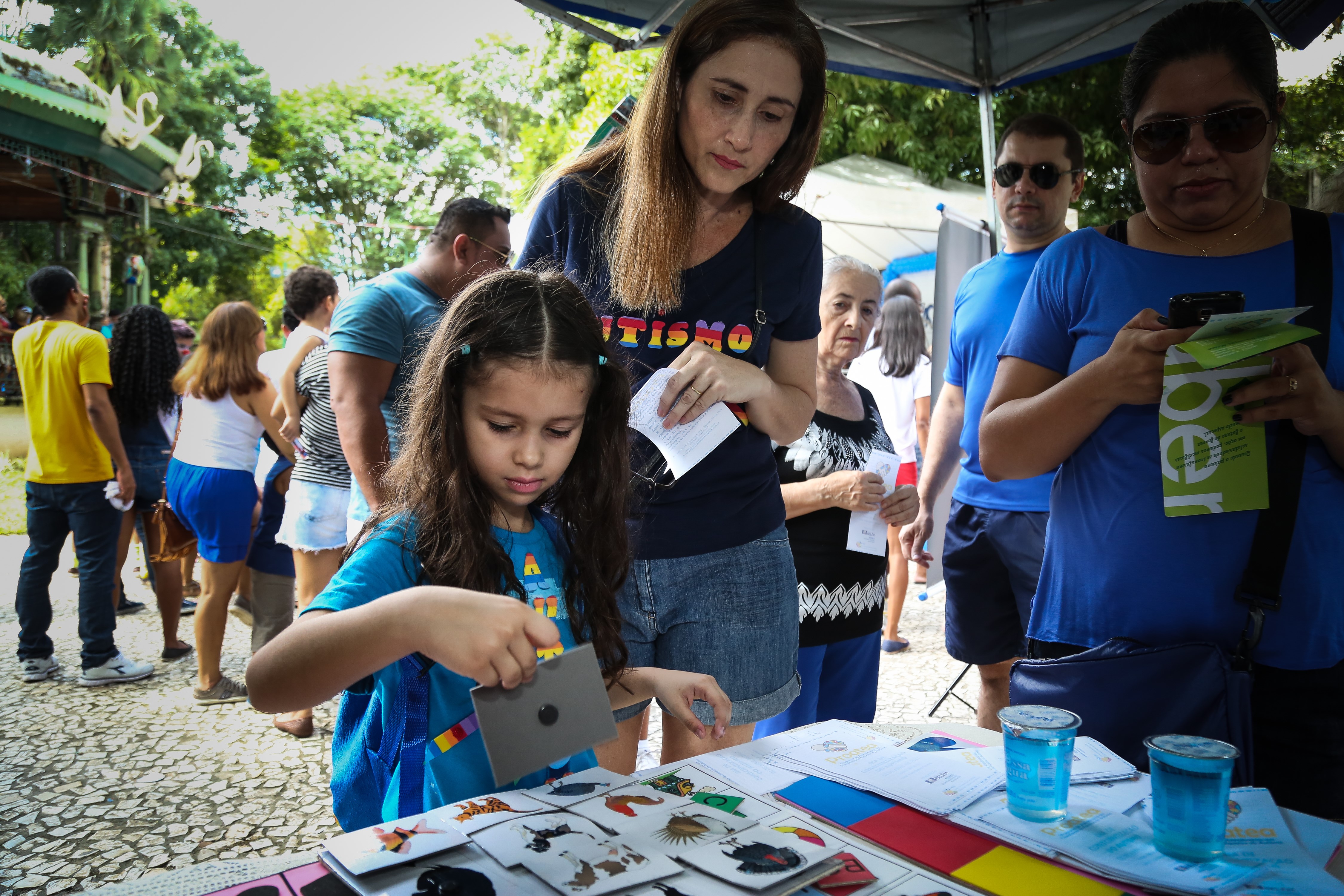 Caminhada do Dia Mundial da Conscientização do Autismo reúne cerca de 3 mil pessoas