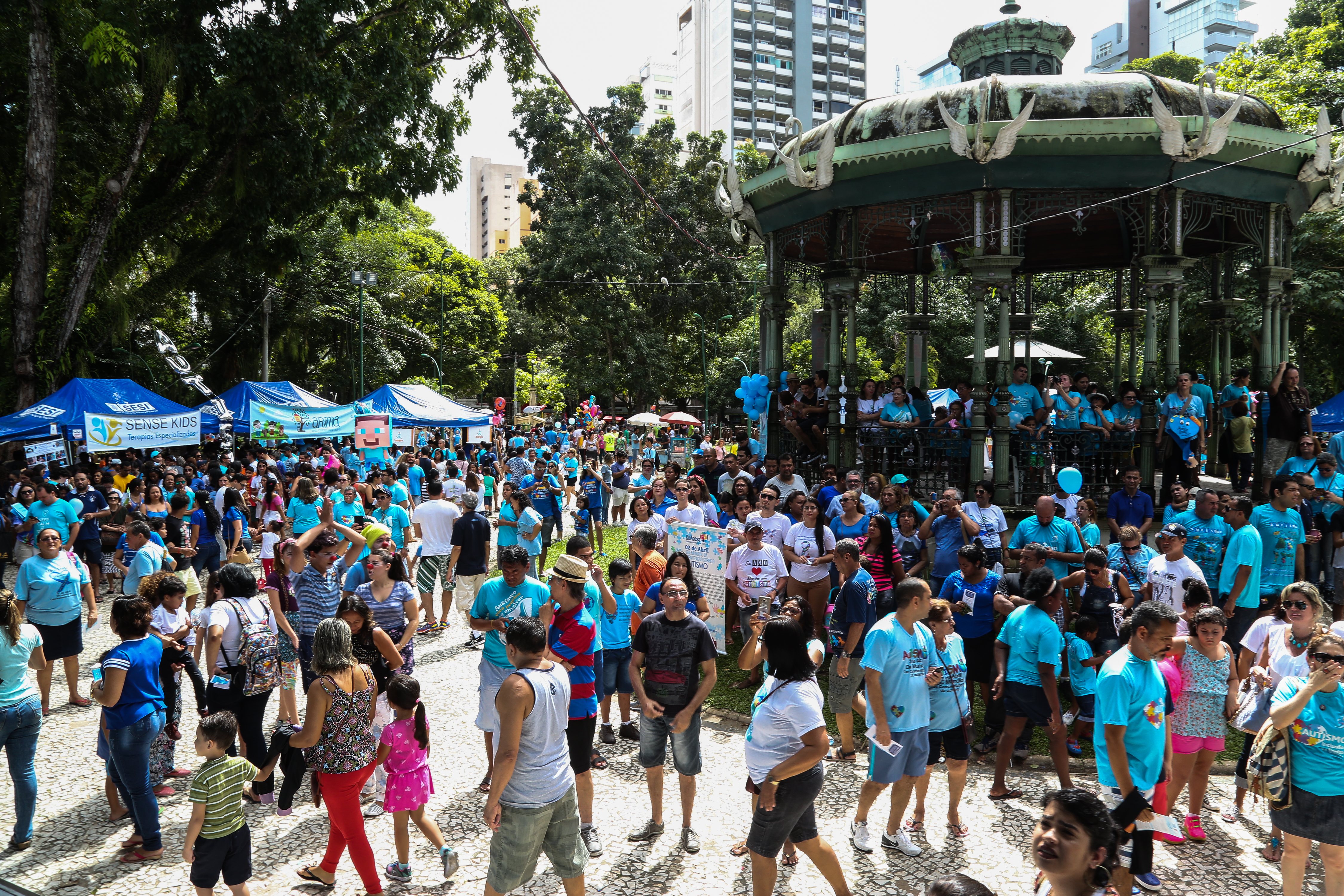 Caminhada do Dia Mundial da Conscientização do Autismo reúne cerca de 3 mil pessoas