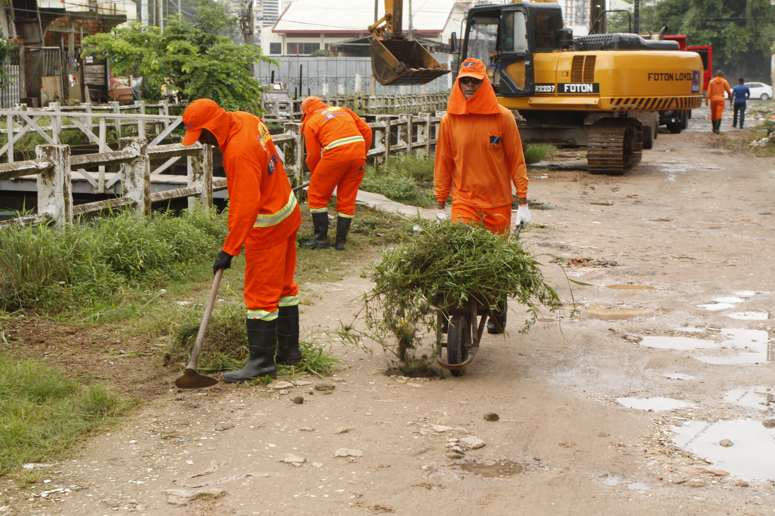 Prefeitura intensifica ações de limpeza e dragagem de canais