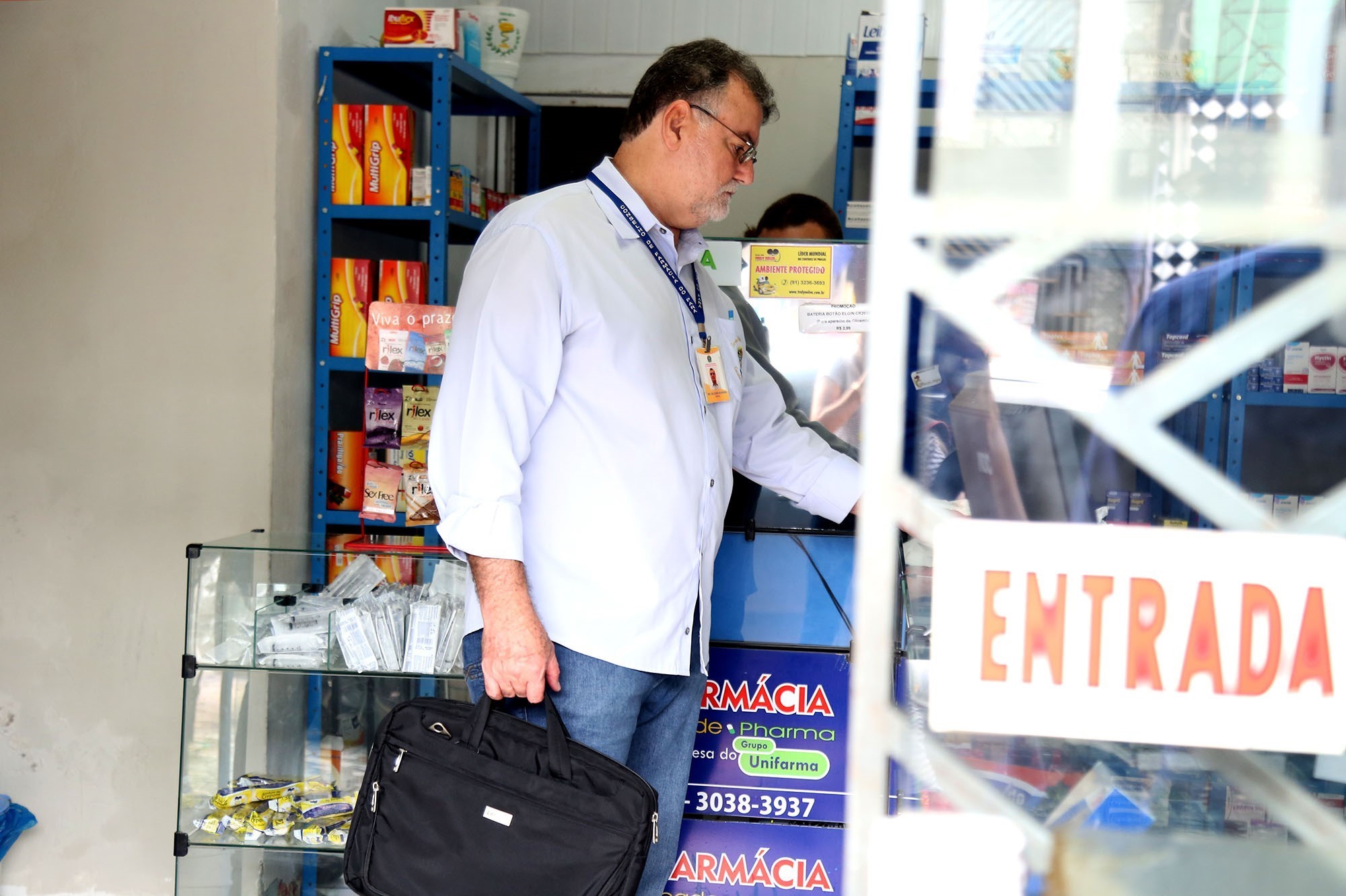 Vigilância sanitária apreende 350kg de medicamentos em farmácias irregulares
