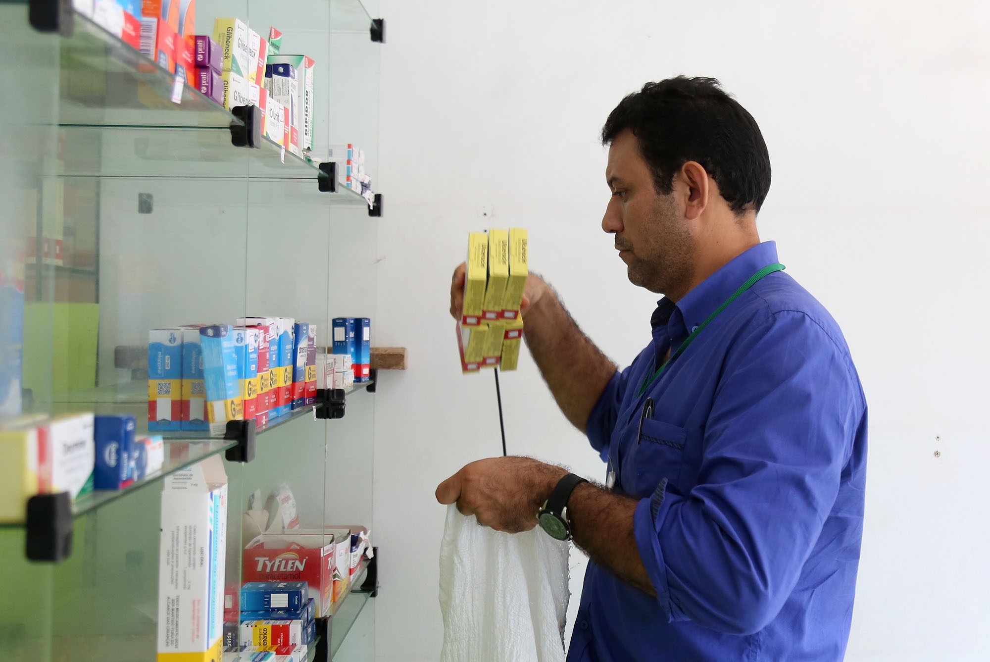 Vigilância sanitária apreende 350kg de medicamentos em farmácias irregulares