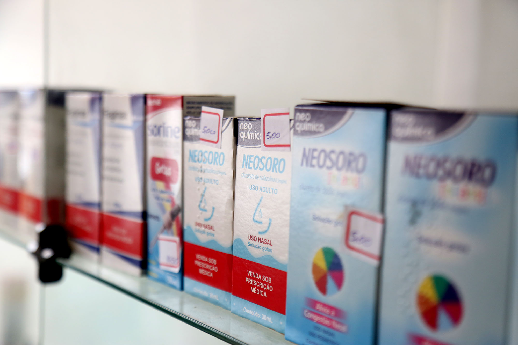 Vigilância sanitária apreende 350kg de medicamentos em farmácias irregulares