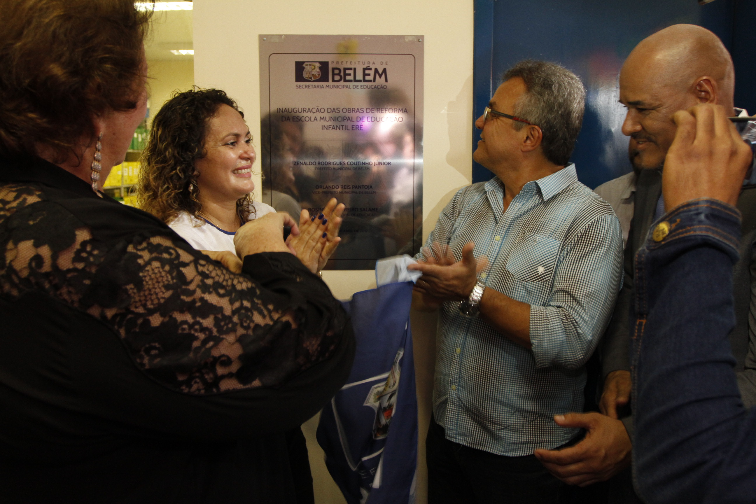 Prefeitura entrega escola de tempo integral no Barreiro