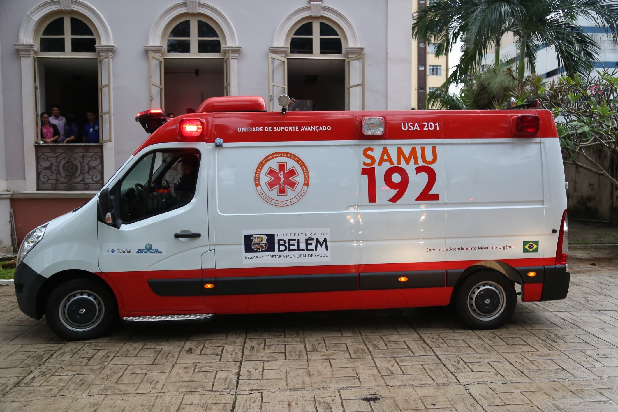 Prefeitura de Belém entrega seis novas ambulâncias para o Samu