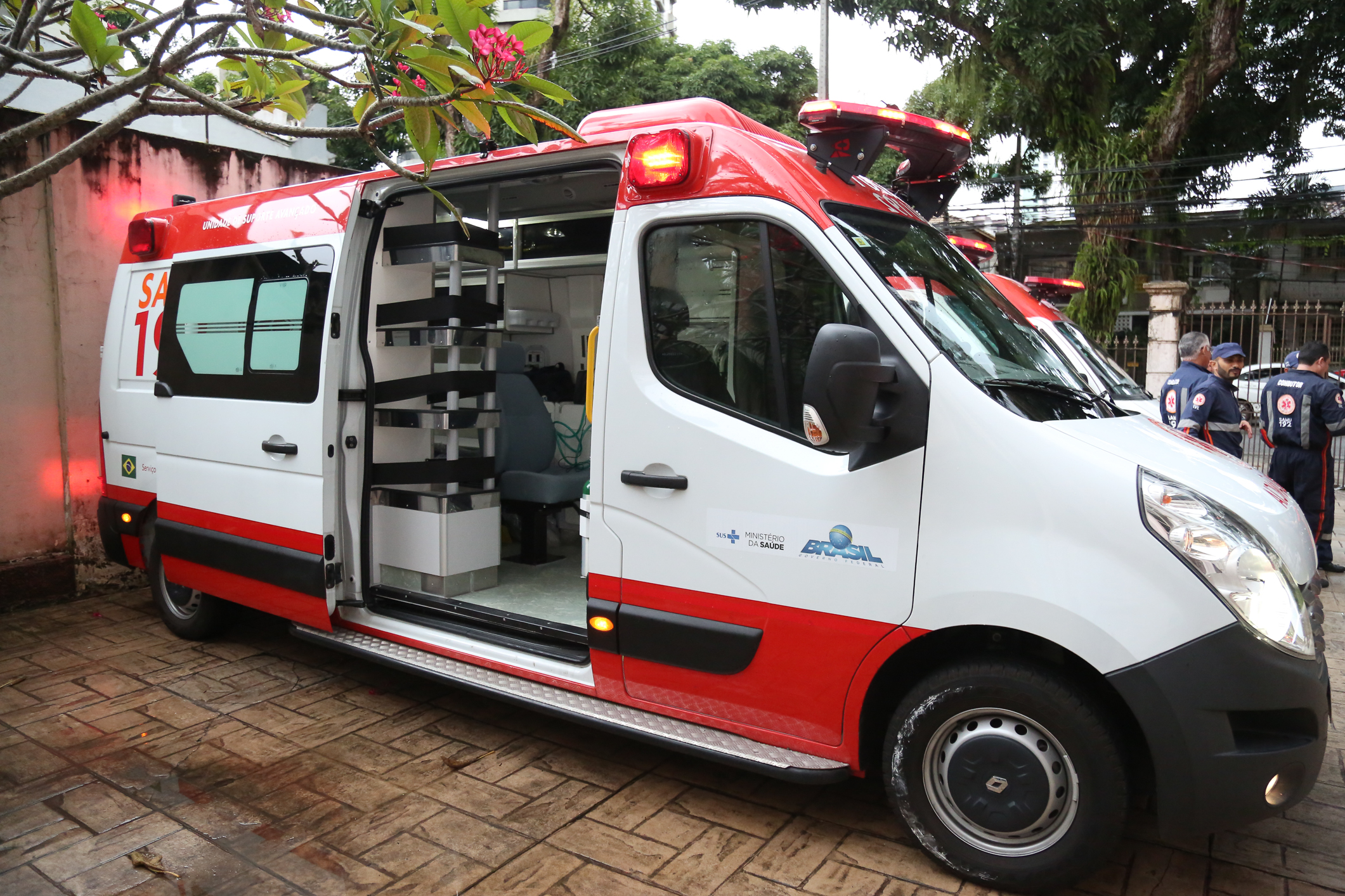Prefeitura de Belém entrega seis novas ambulâncias para o Samu