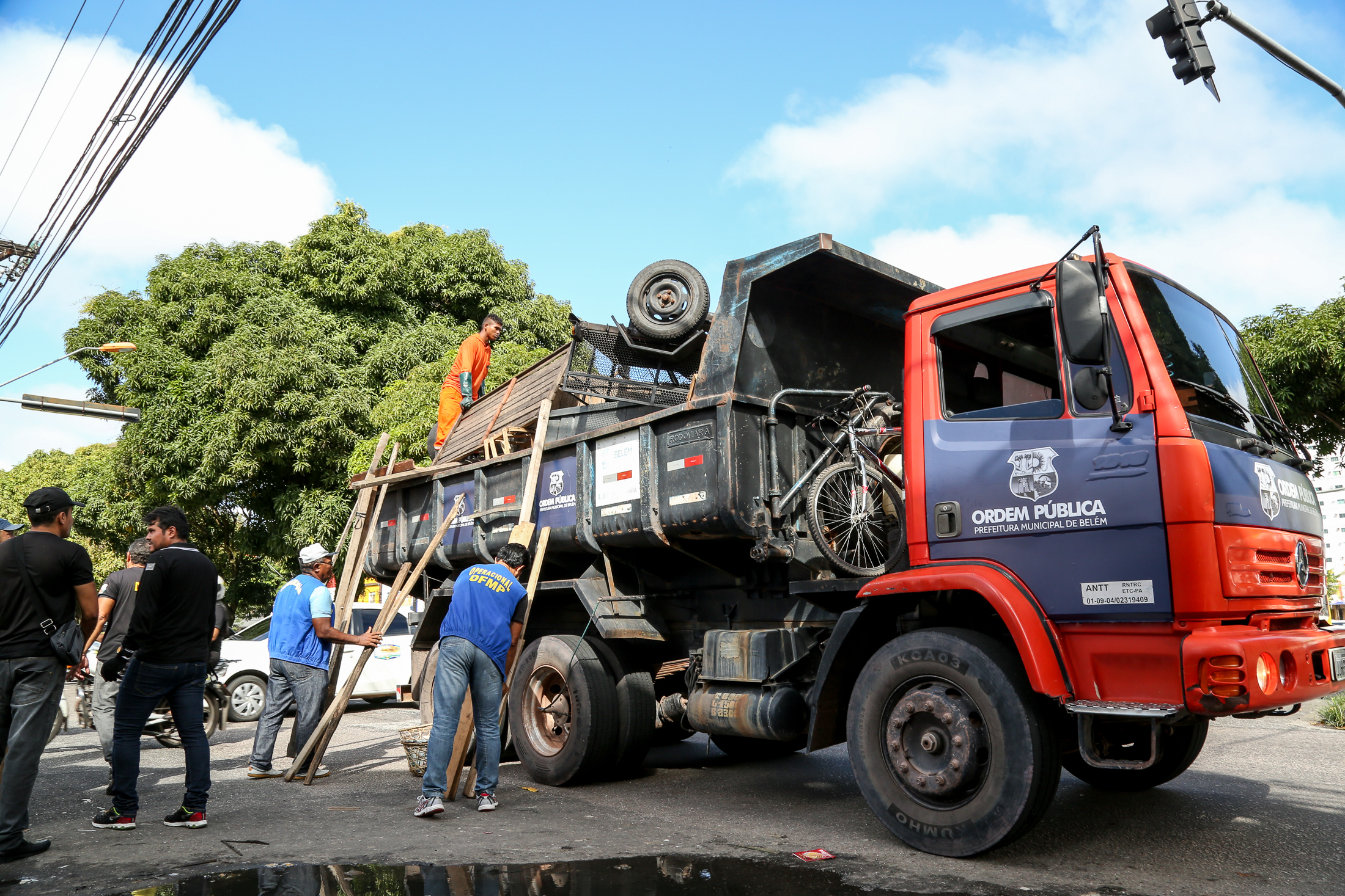Mercado e feira da Pedreira recebem ação de ordenamento público da Prefeitura