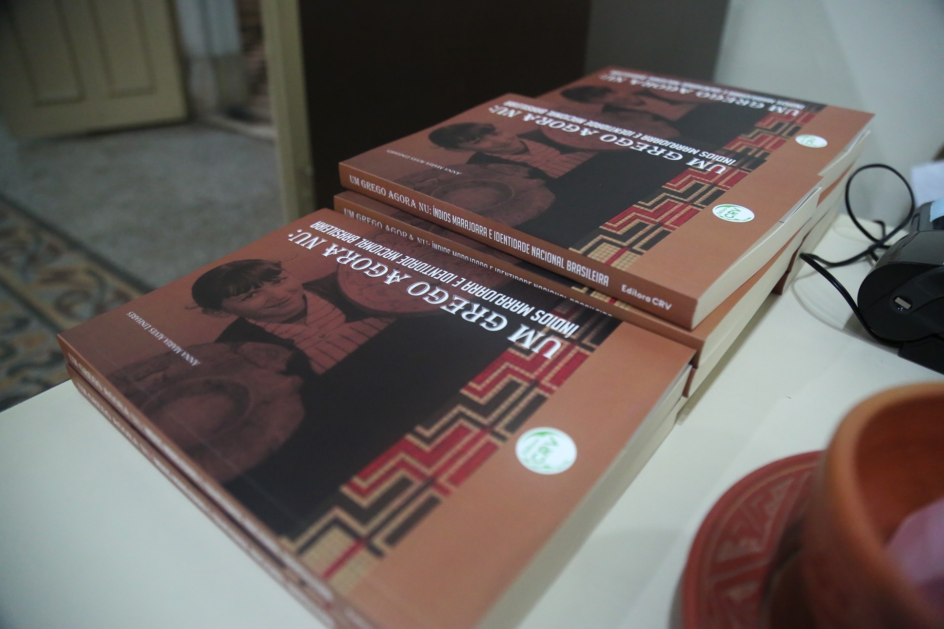 Escritora paraense lança livro sobre os simbolismos marajoaras, no Mabe