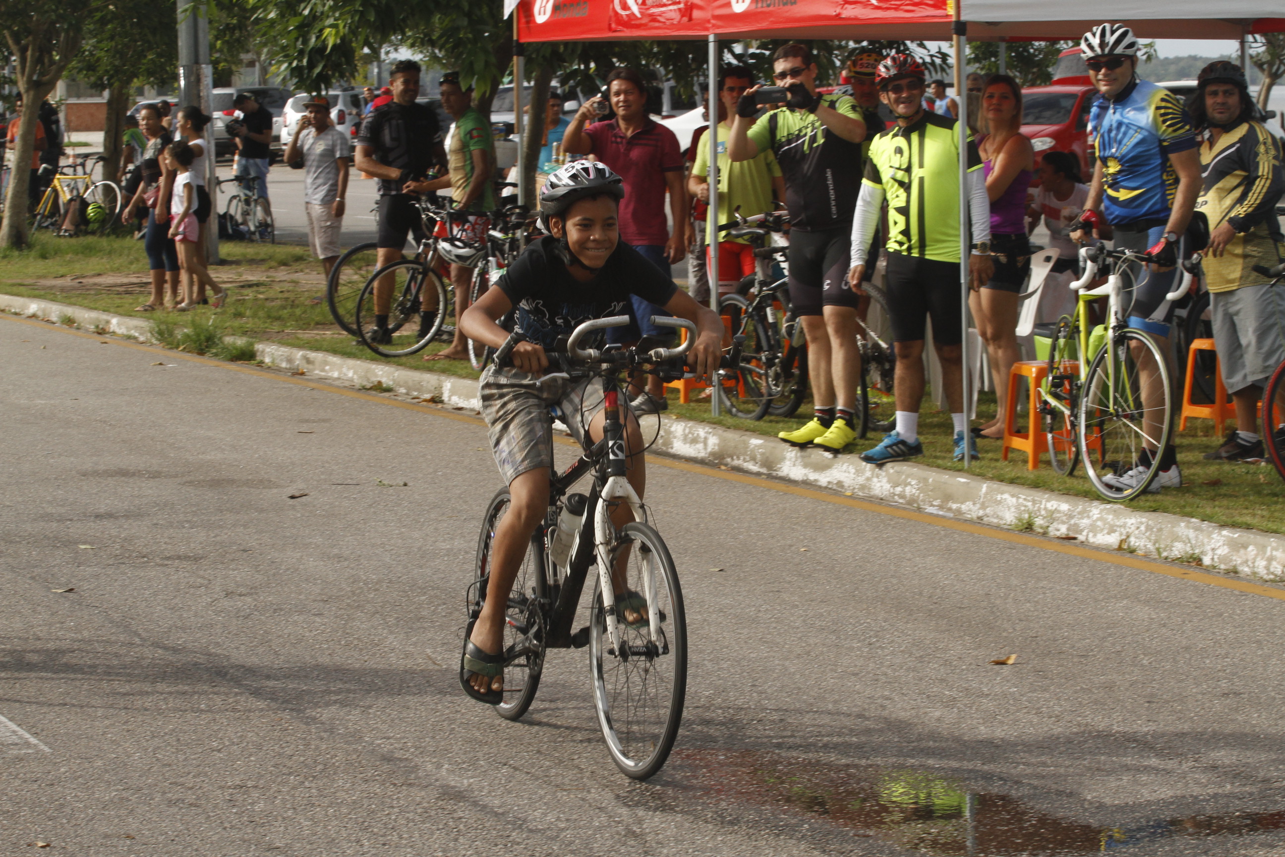 Quatrocentos atletas disputam a IX Copa Seel de Ciclismo no Portal da Amazônia
