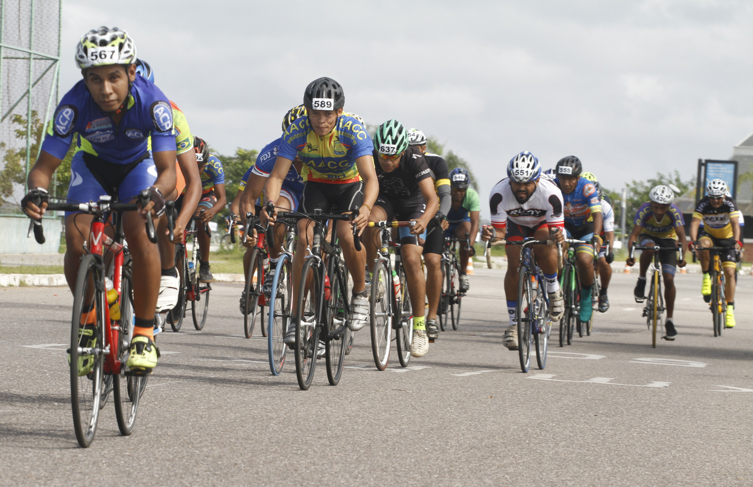 Quatrocentos atletas disputam a IX Copa Seel de Ciclismo no Portal da Amazônia