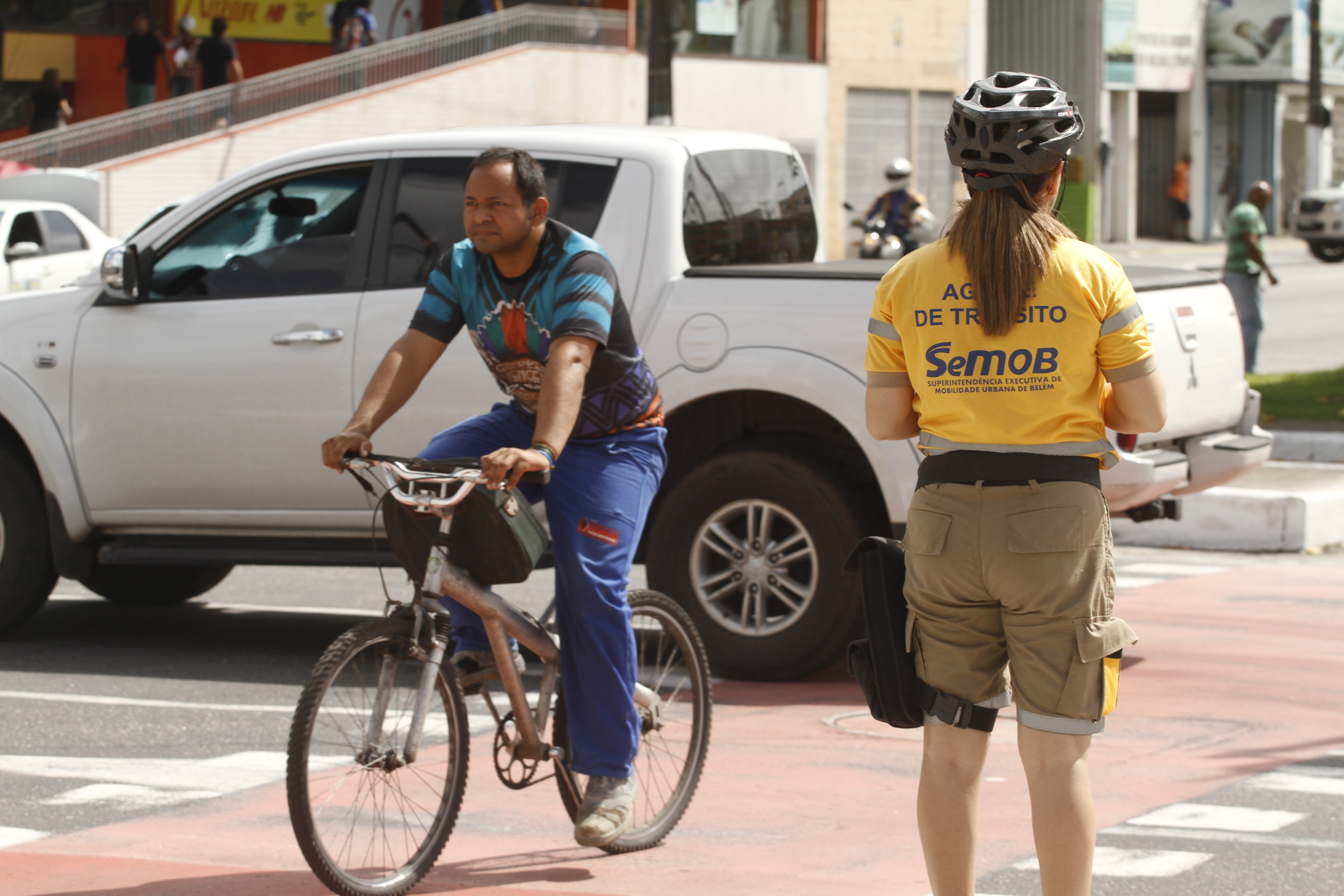 Agentes de trânsito ciclistas realizam operações especiais nas ciclovias de Belém