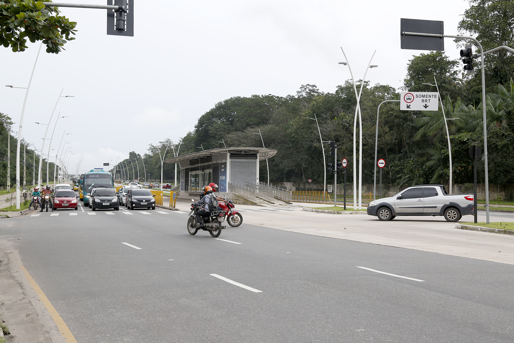 Fiscalização da prefeitura flagra imprudência na pista do BRT 