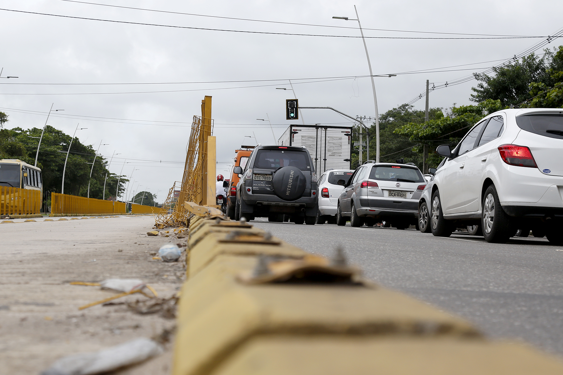 Fiscalização da prefeitura flagra imprudência na pista do BRT 