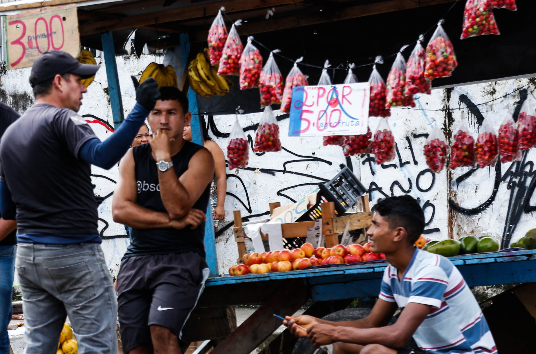 Ordem Pública remaneja e orienta comerciantes no bairro do Jurunas