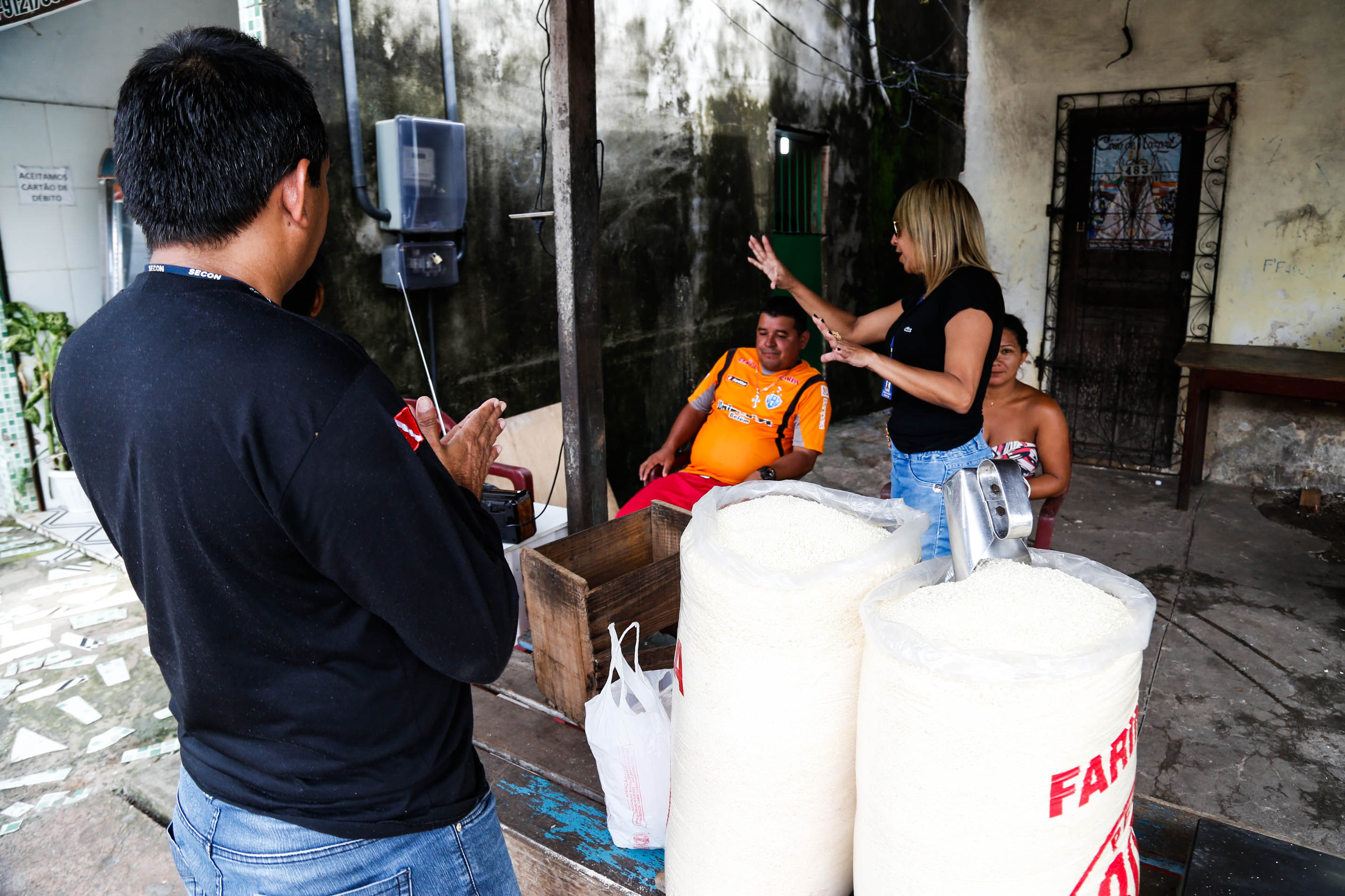Ordem Pública remaneja e orienta comerciantes no bairro do Jurunas