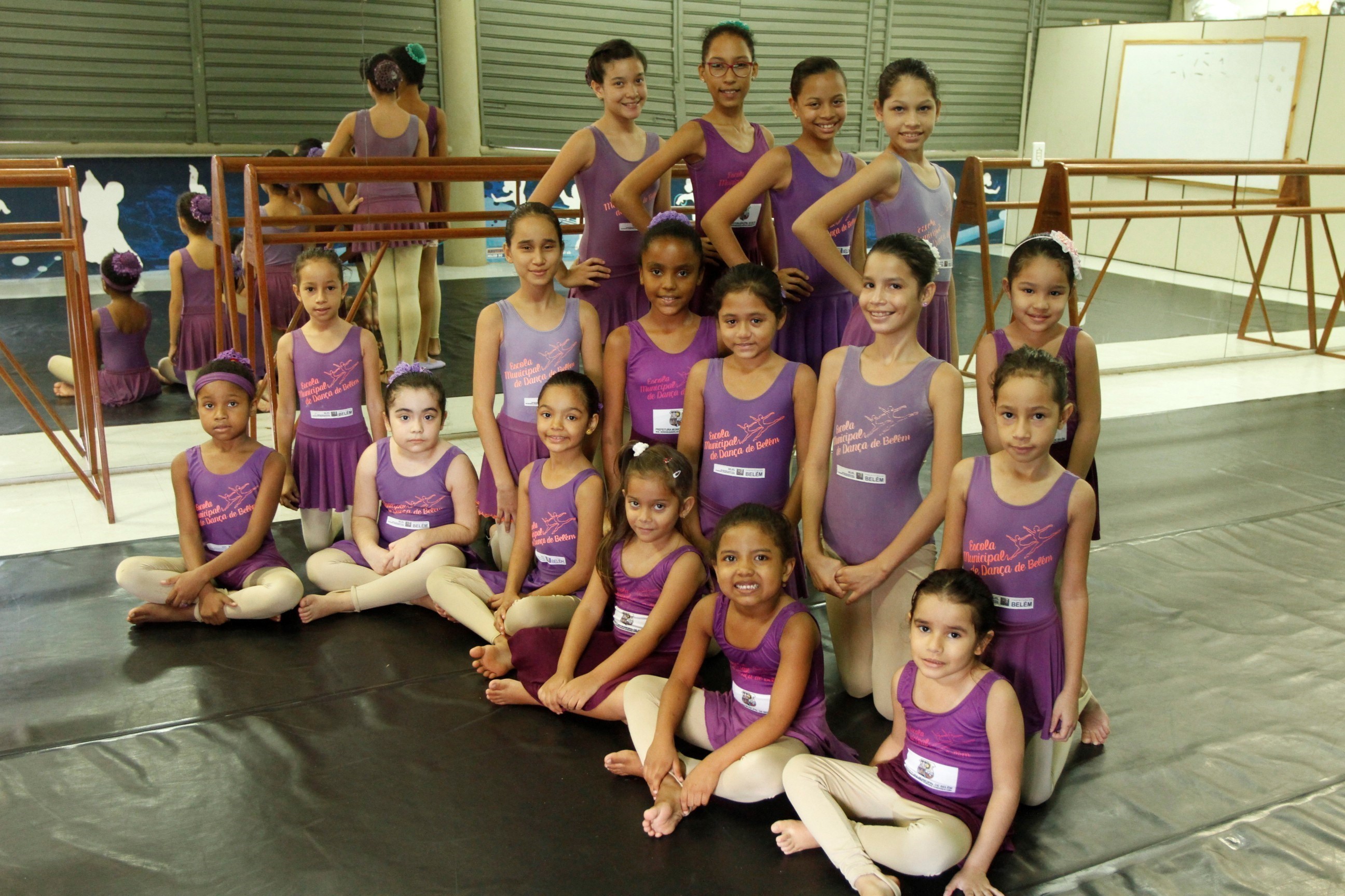 Escola Municipal de Dança leva arte para a população