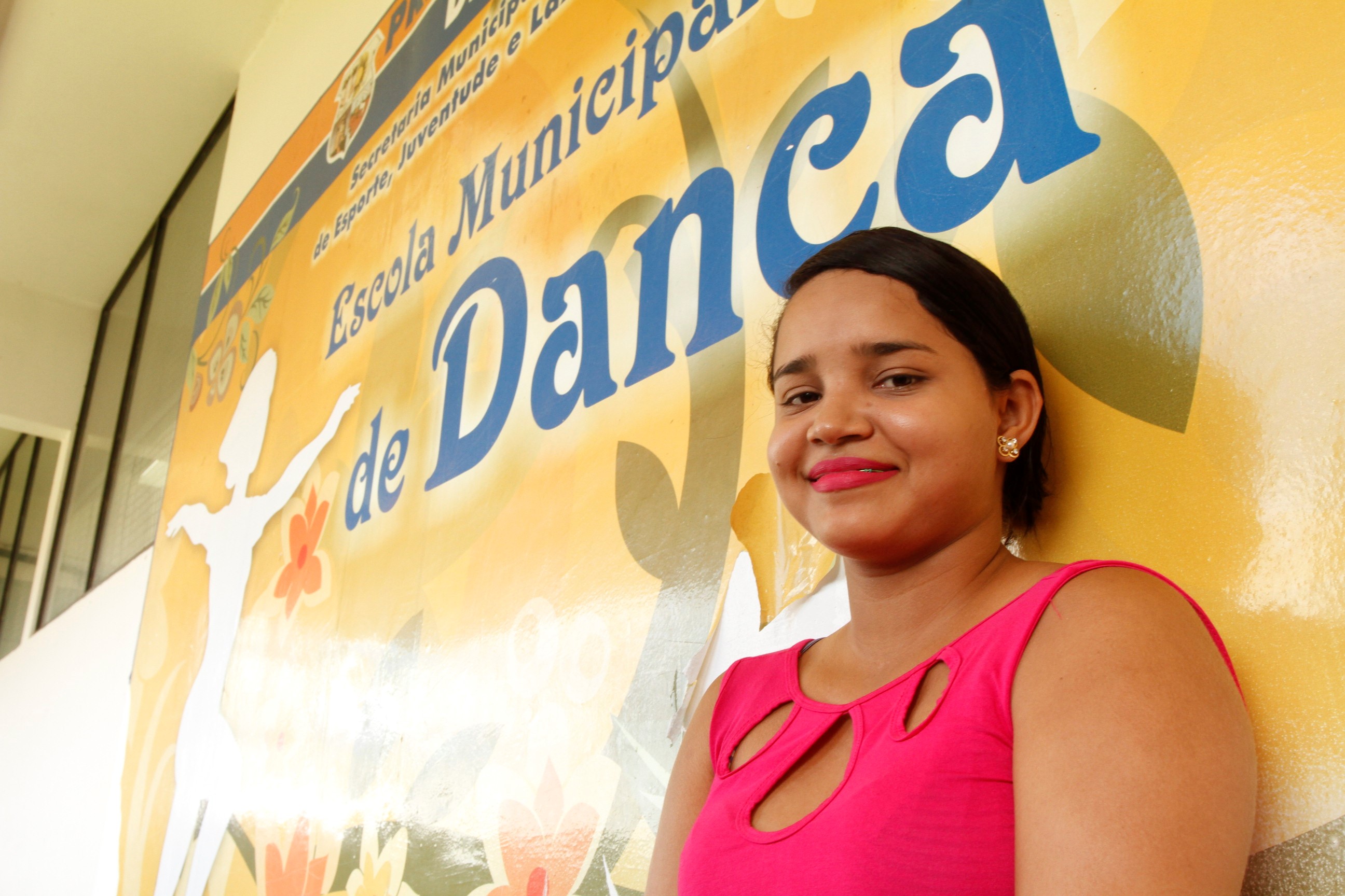 Escola Municipal de Dança leva arte para a população