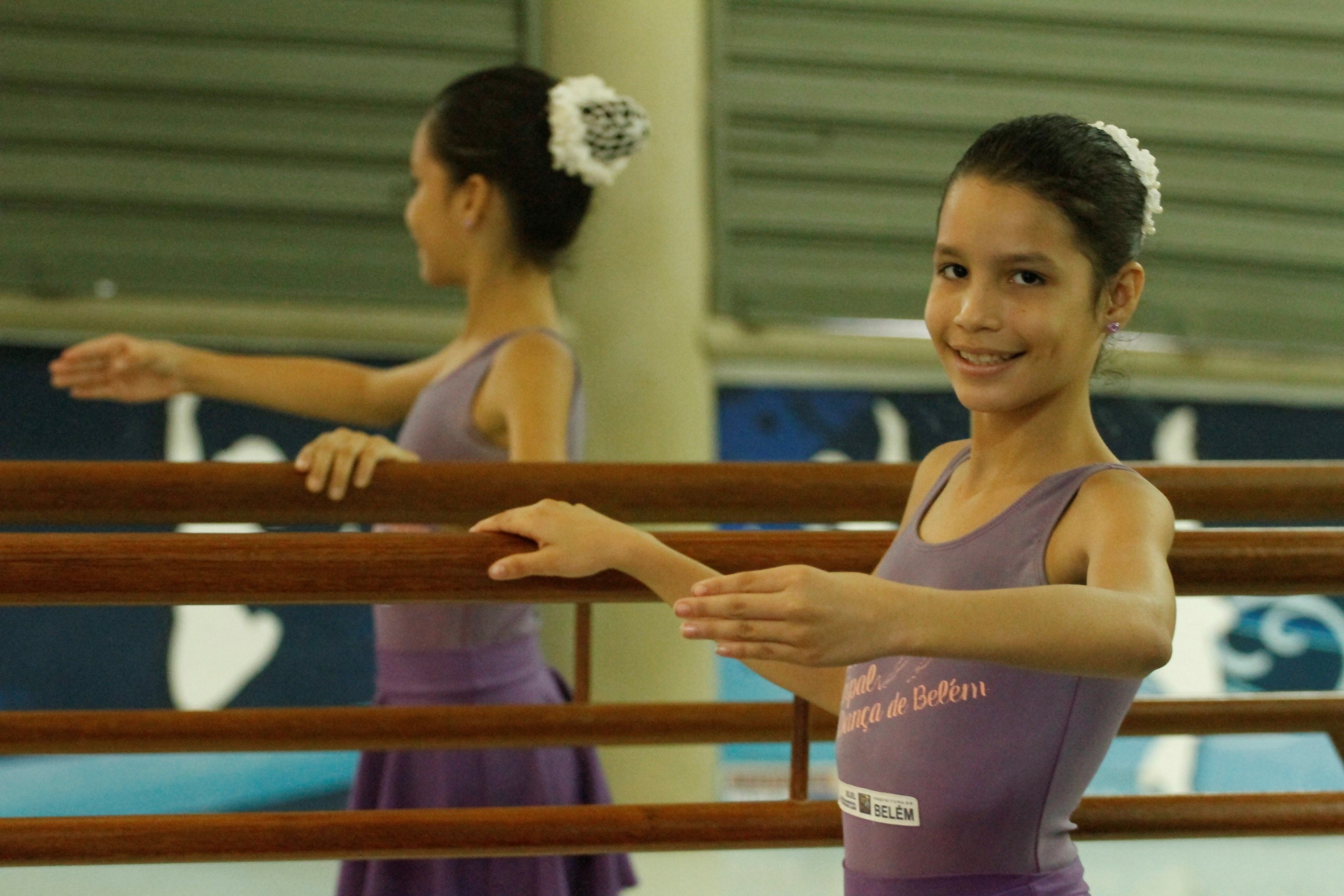 Escola Municipal de Dança leva arte para a população