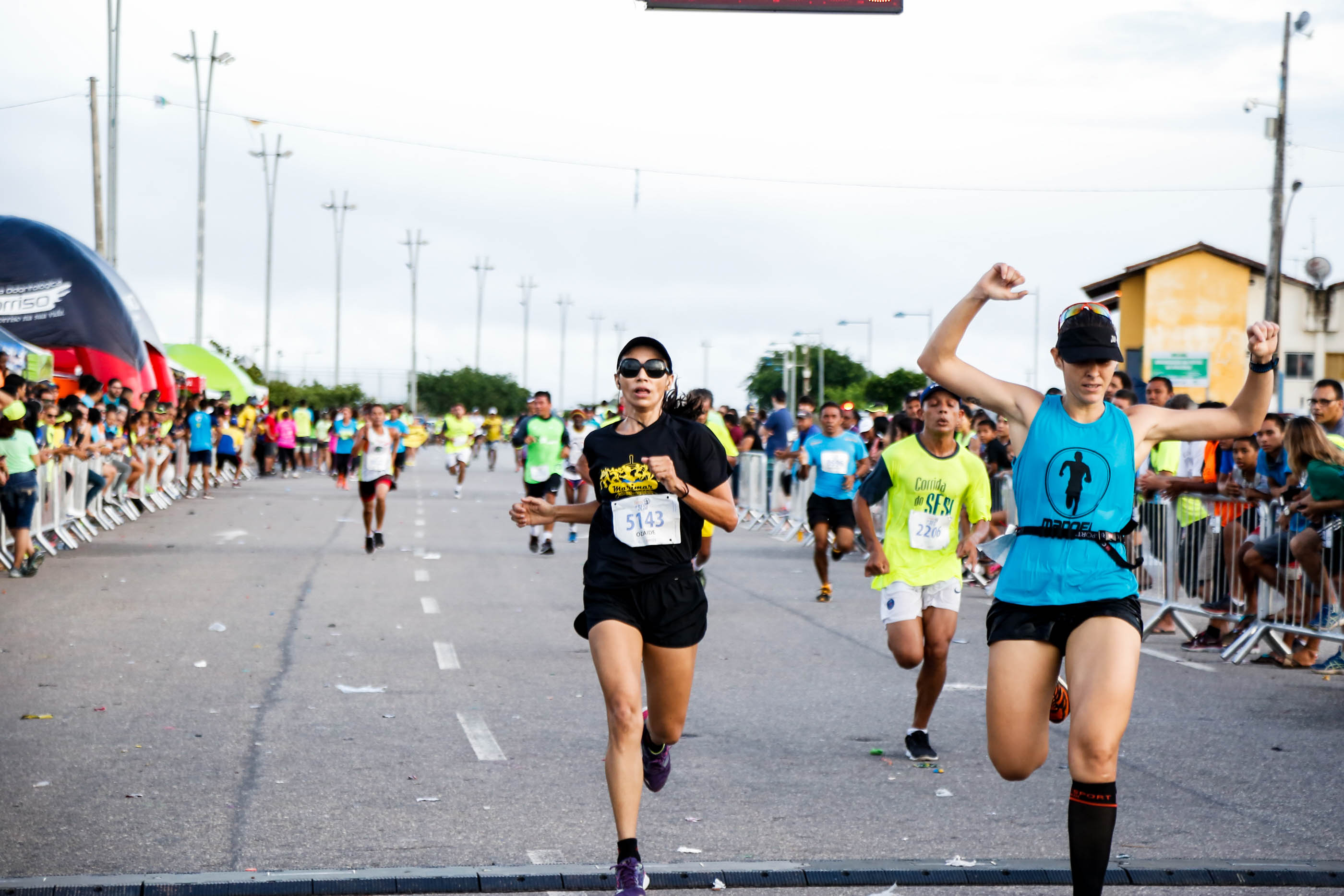 Mais de seis mil pessoas participam da corrida e caminhada do Sesi
