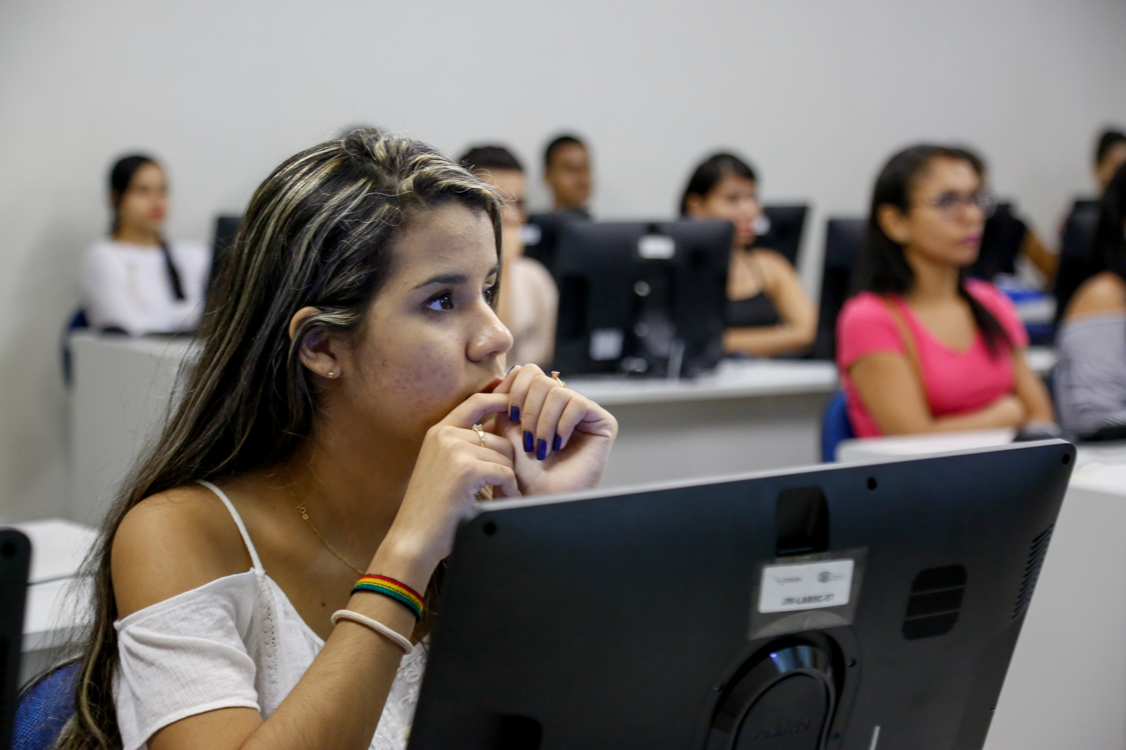 Cursos de informática gratuitos beneficiam a população