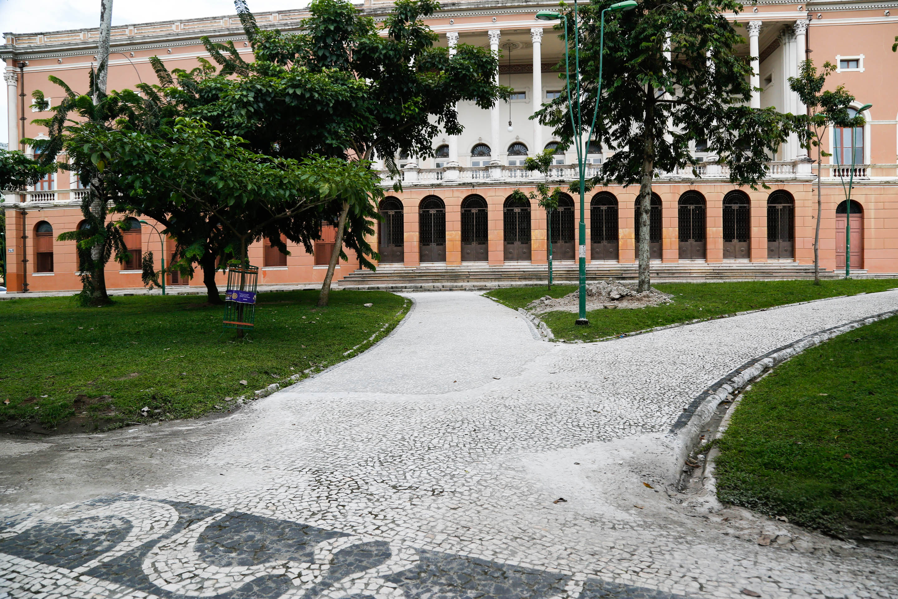 Praça da República e Ver-o-Rio seguem com obras de revitalização