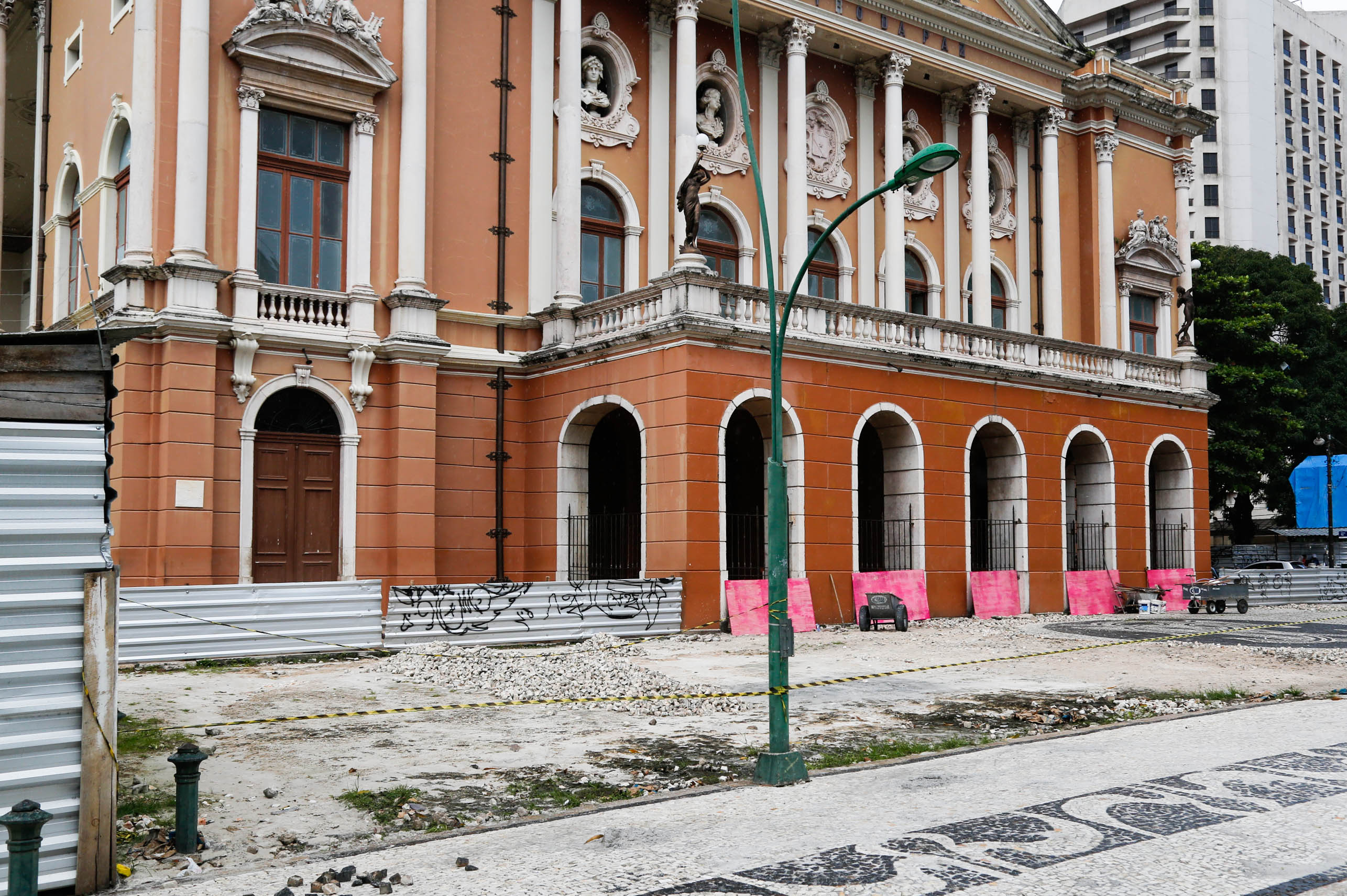 Praça da República e Ver-o-Rio seguem com obras de revitalização