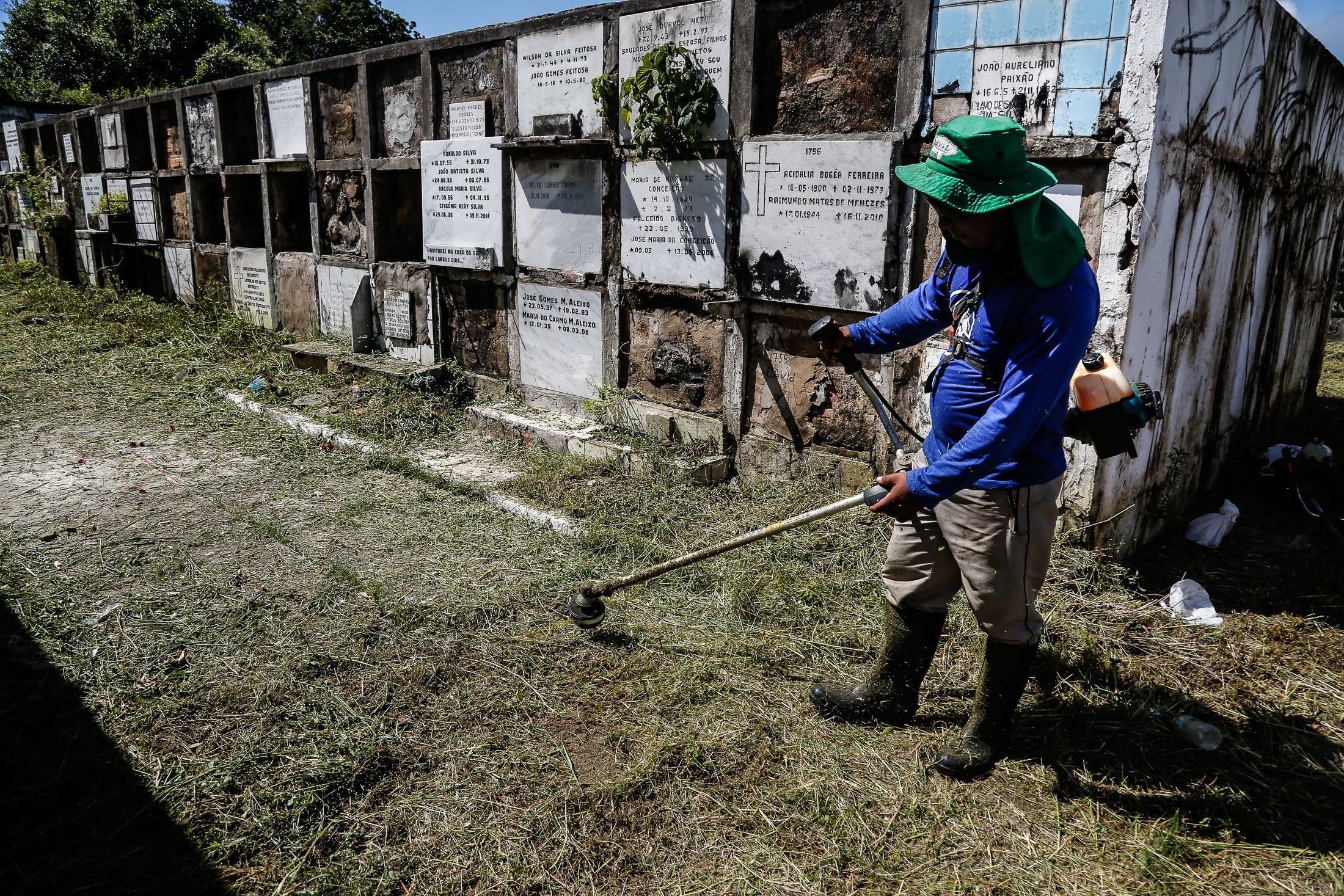 Prefeitura finaliza preparativos nos cemitérios para as visitas do Dia das Mães