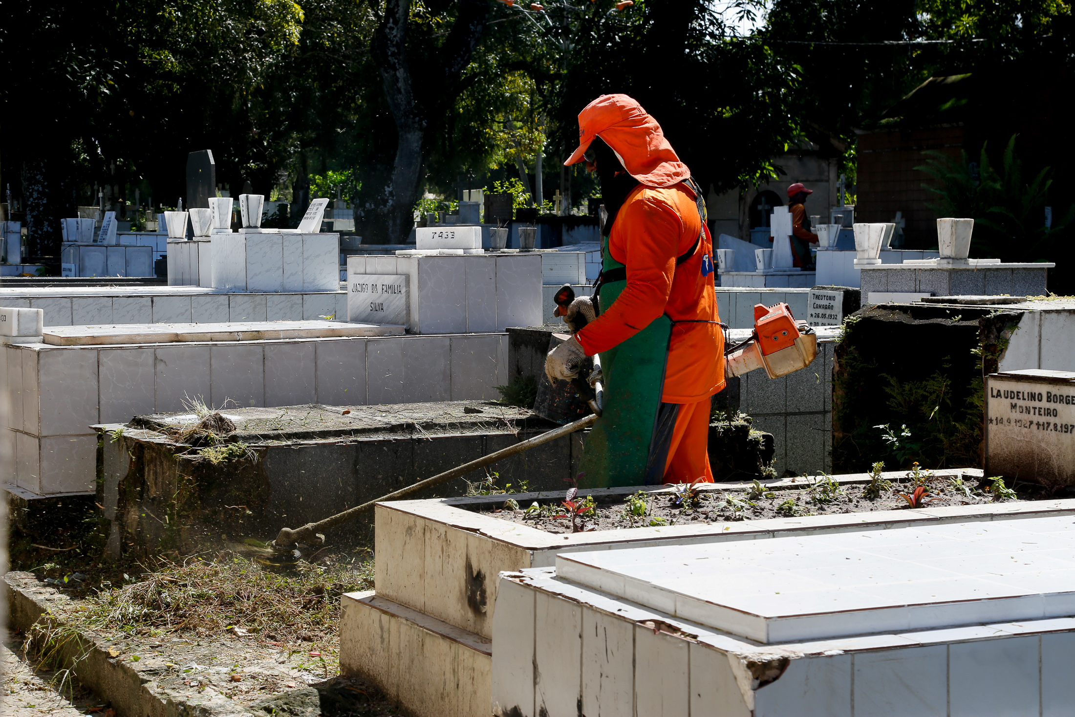 Prefeitura finaliza preparativos nos cemitérios para as visitas do Dia das Mães