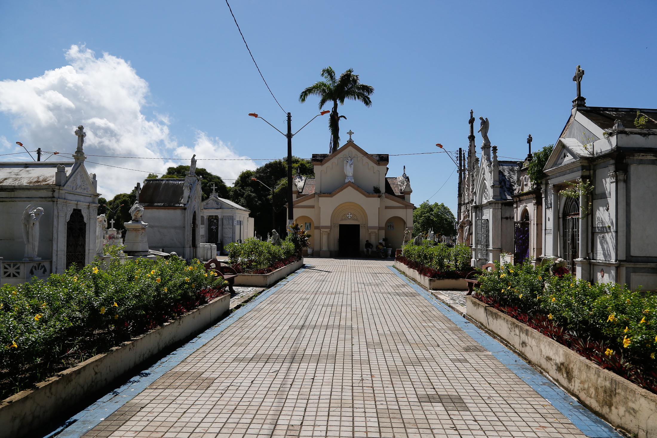 Prefeitura finaliza preparativos nos cemitérios para as visitas do Dia das Mães