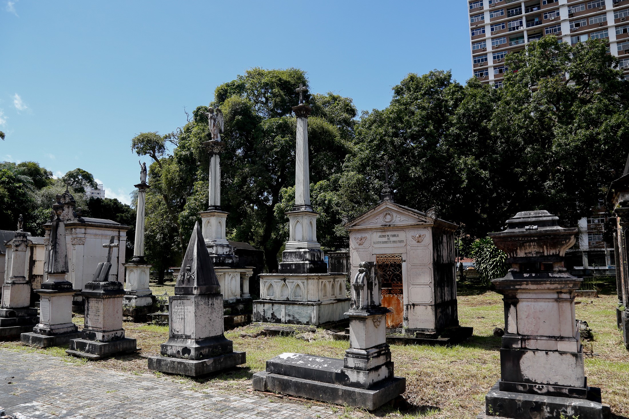 Prefeitura finaliza preparativos nos cemitérios para as visitas do Dia das Mães
